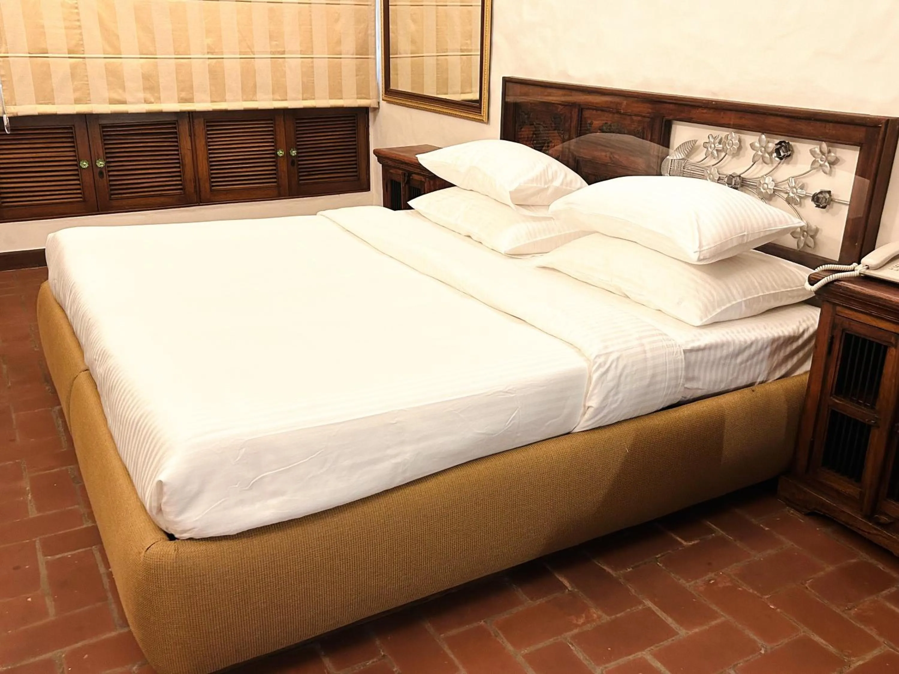 Bed in The Kaptain's Retreat