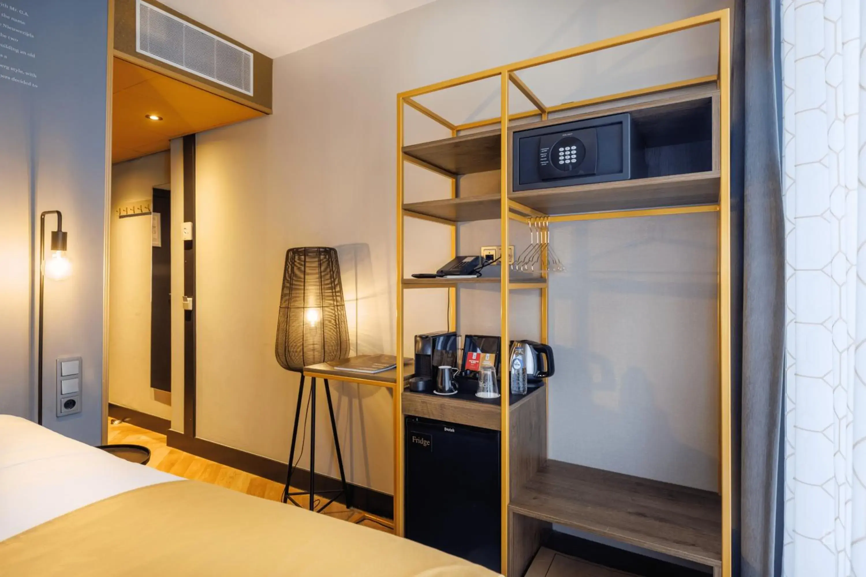 Coffee/tea facilities, Bed in Hotel Die Port van Cleve Coffee/tea facilities, Bed in Hotel Die Port van Cleve