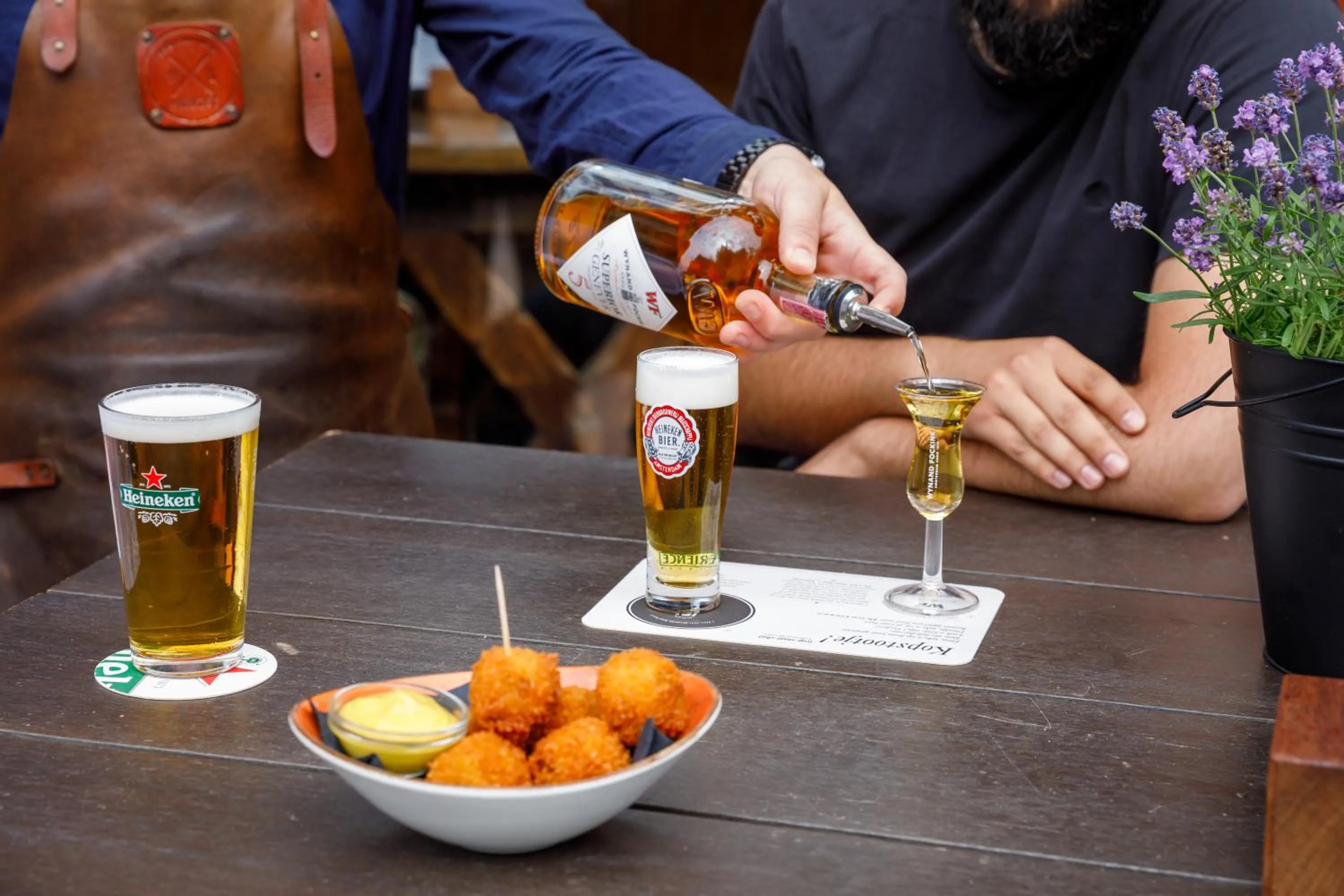 Restaurant/places to eat in Hotel Die Port van Cleve