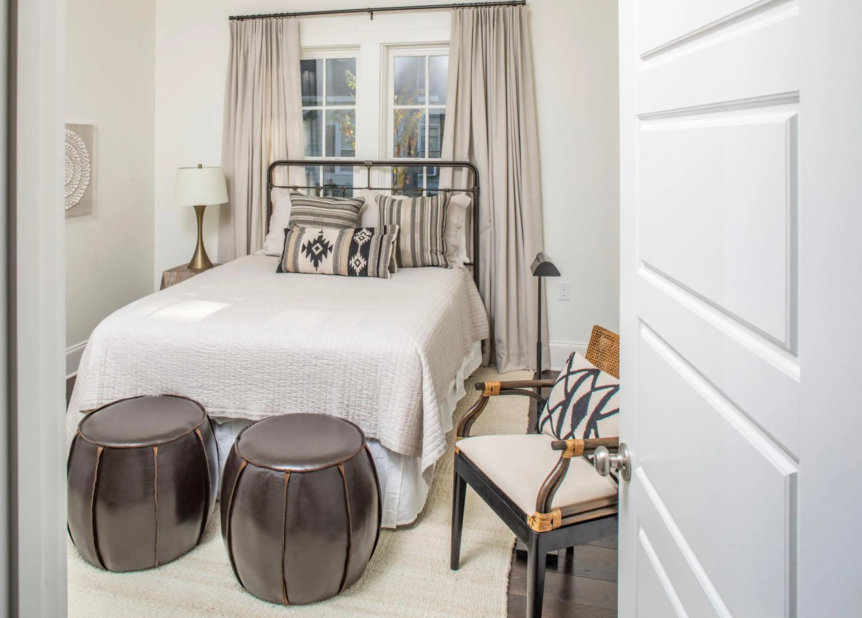 Bed in The Louis Hotel