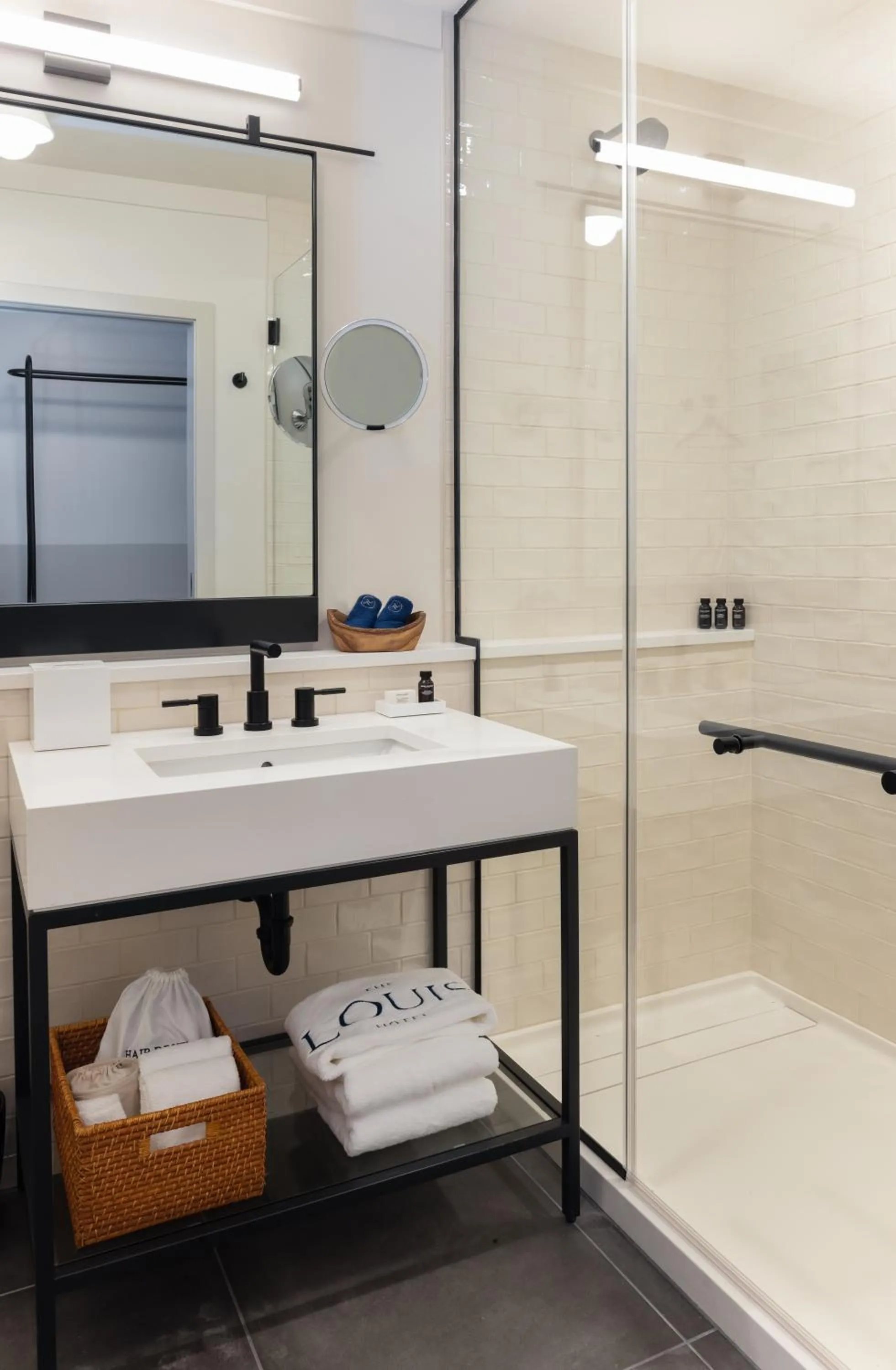Shower in The Louis Hotel