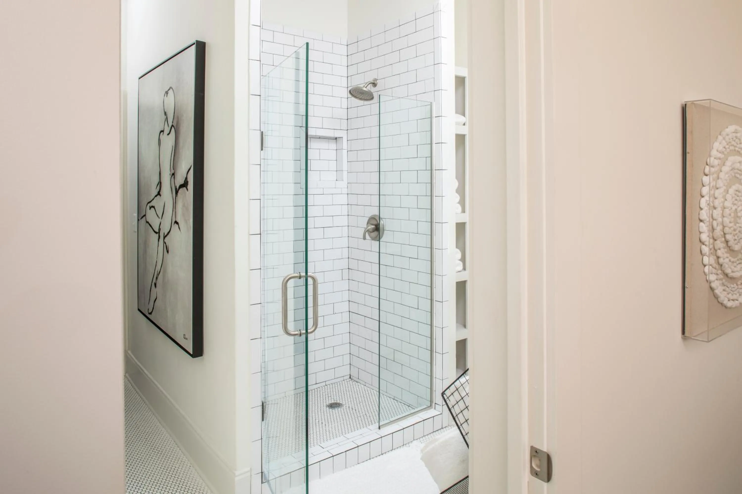 Shower in The Louis Hotel