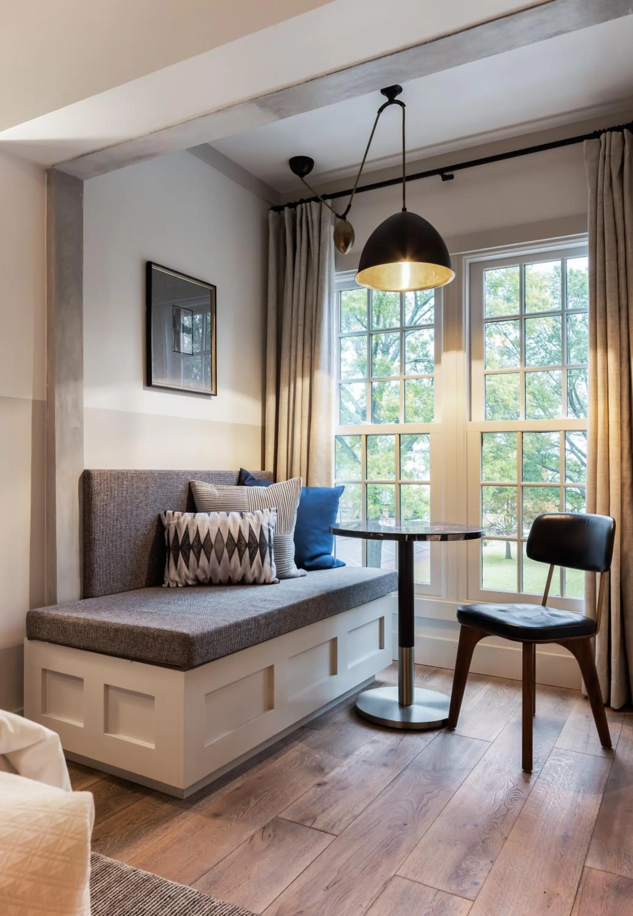 Living room, Bed in The Louis Hotel