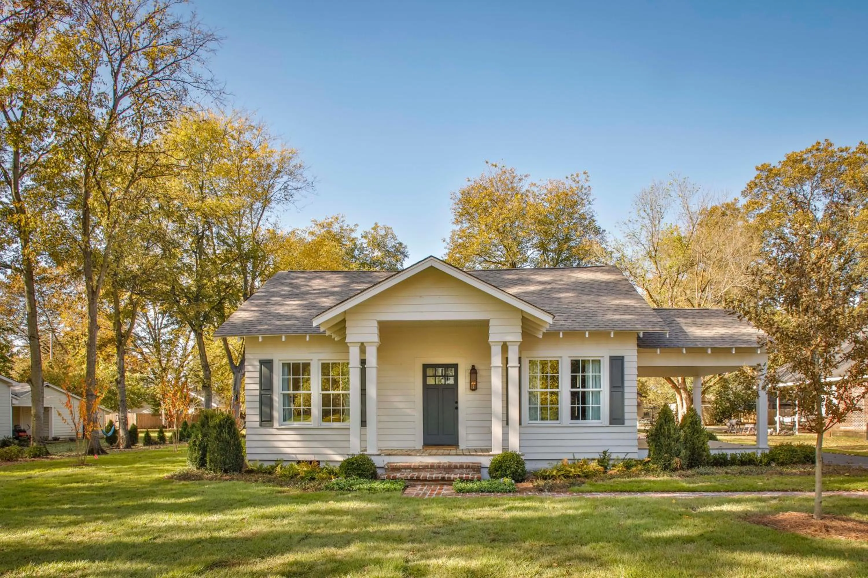 Property building in The Louis Hotel