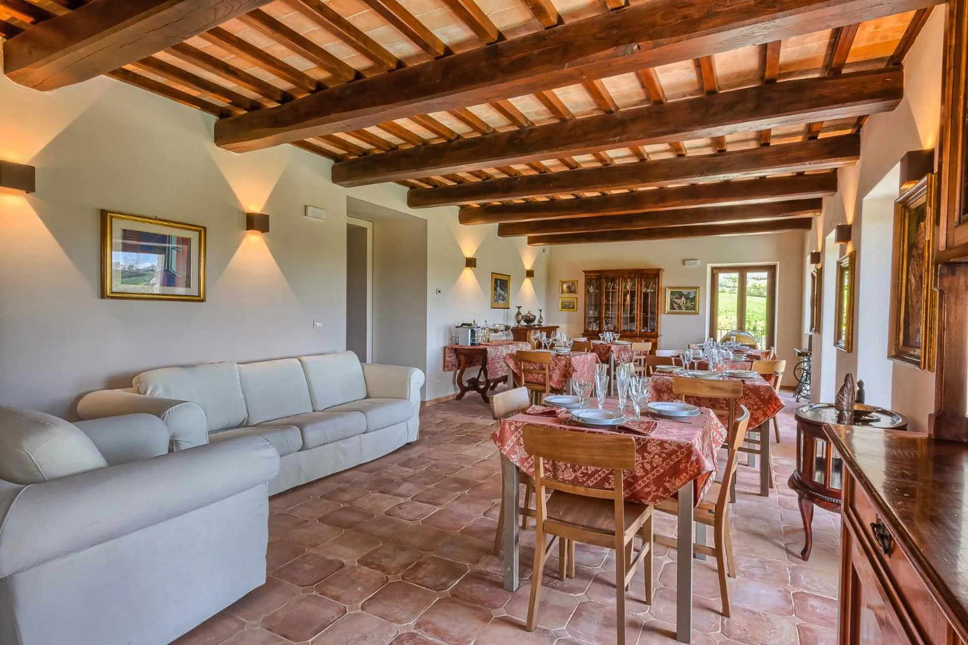 Dining area in Agriturismo Colli Martani