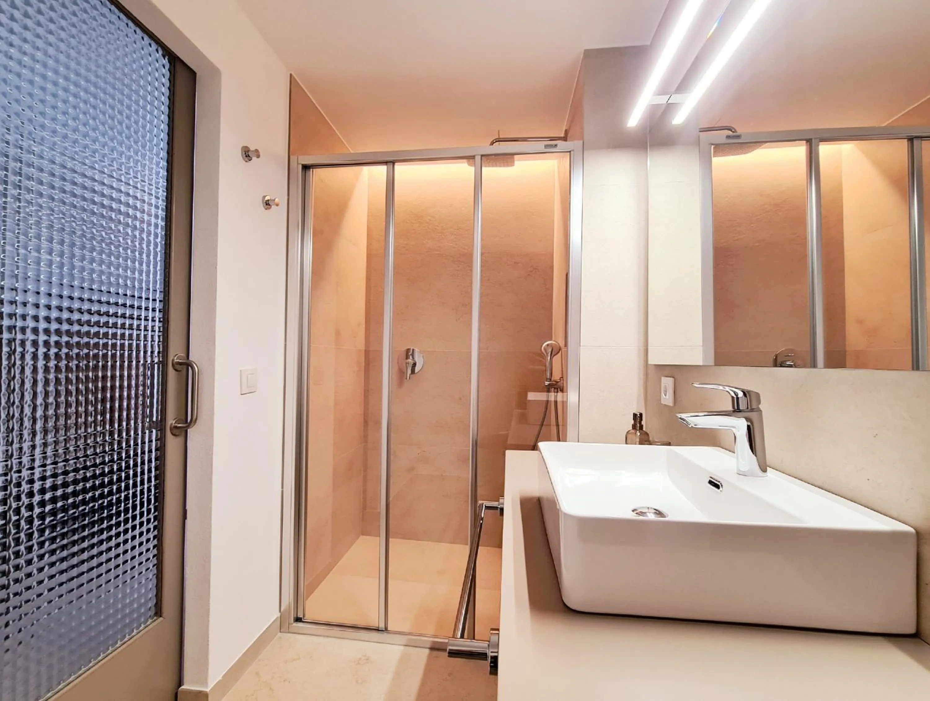 Shower in Waki Conscious Hotel