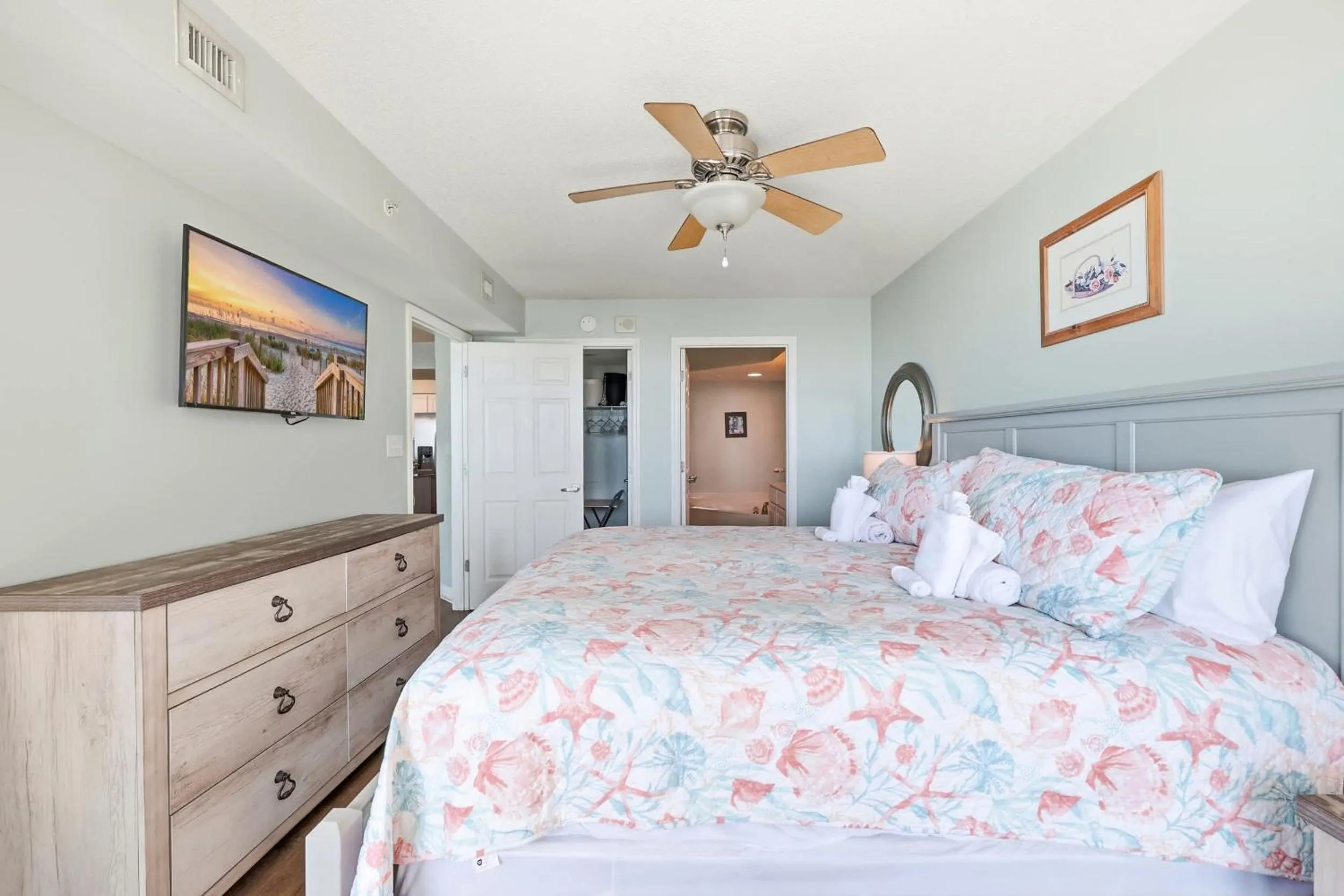 Bed in Ocean View All New Malibu Pointe Dream