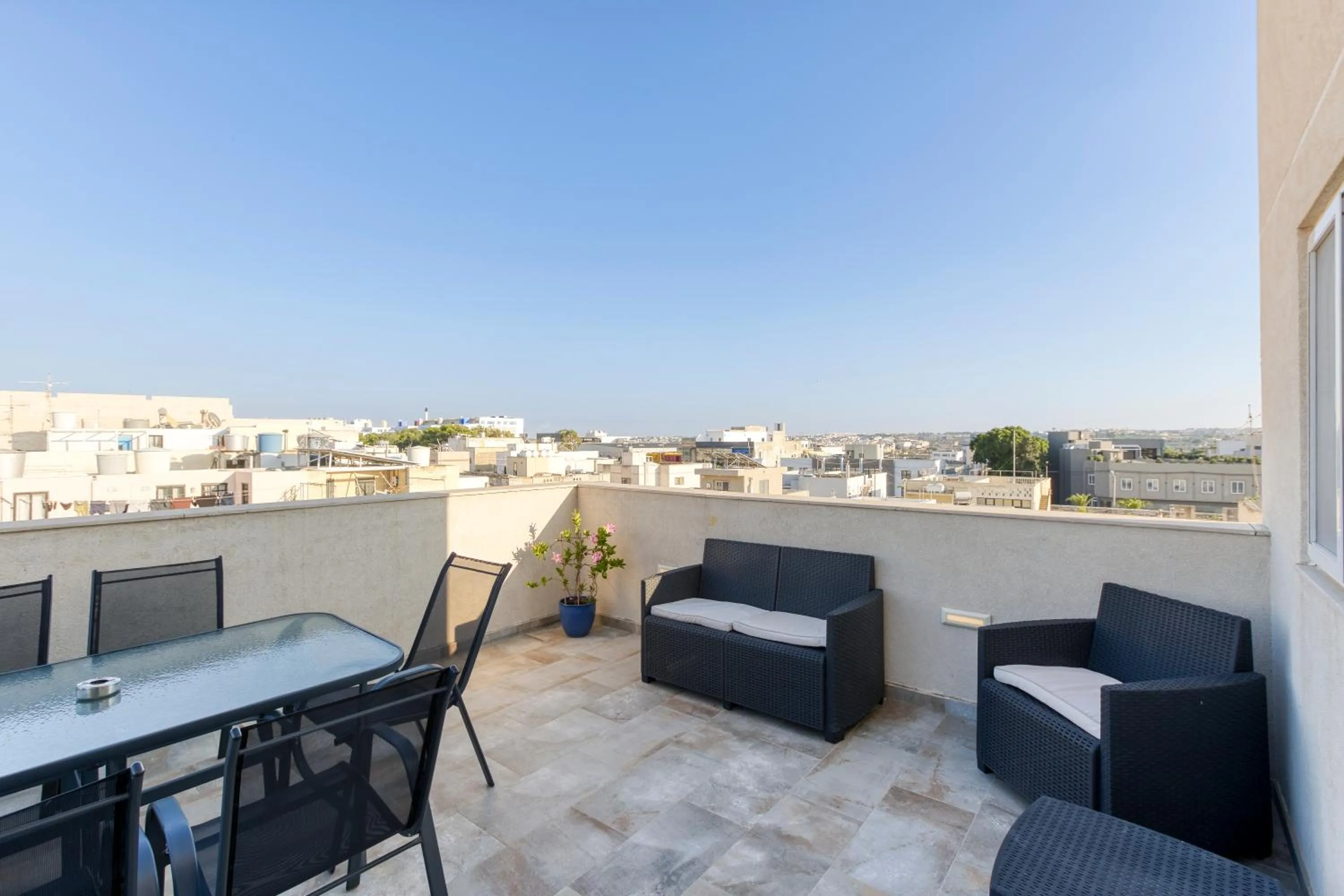 Annitchka Mansions - Penthouse in central Malta
