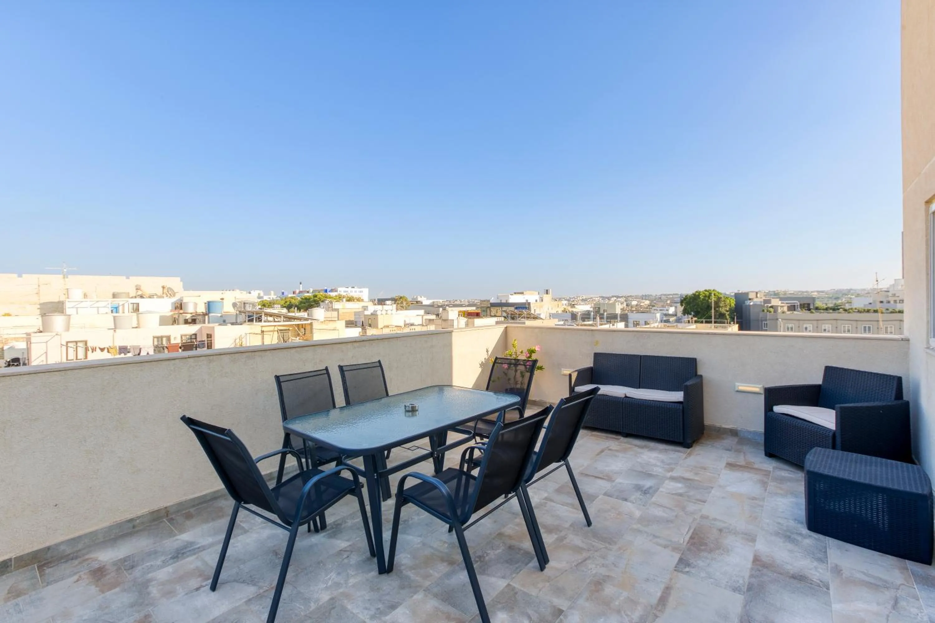 Annitchka Mansions - Penthouse in central Malta