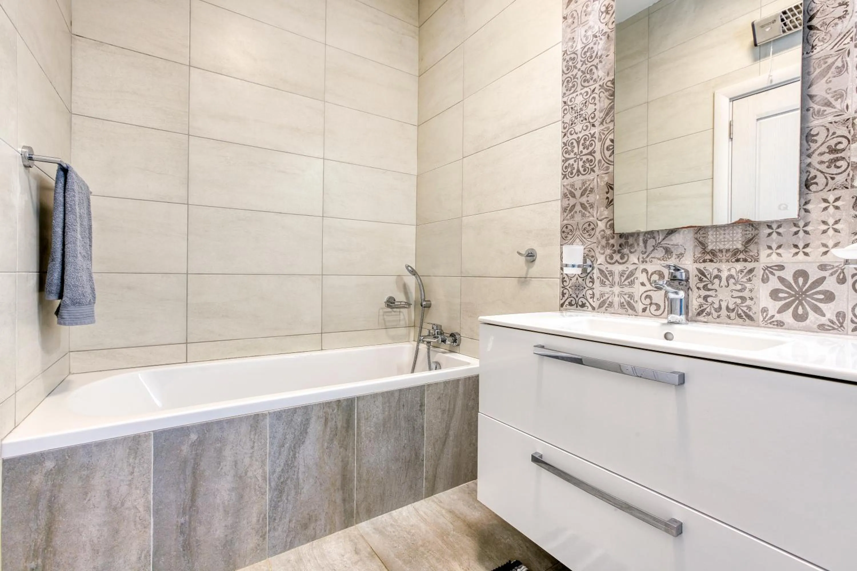 Annitchka Mansions - Penthouse in central Malta