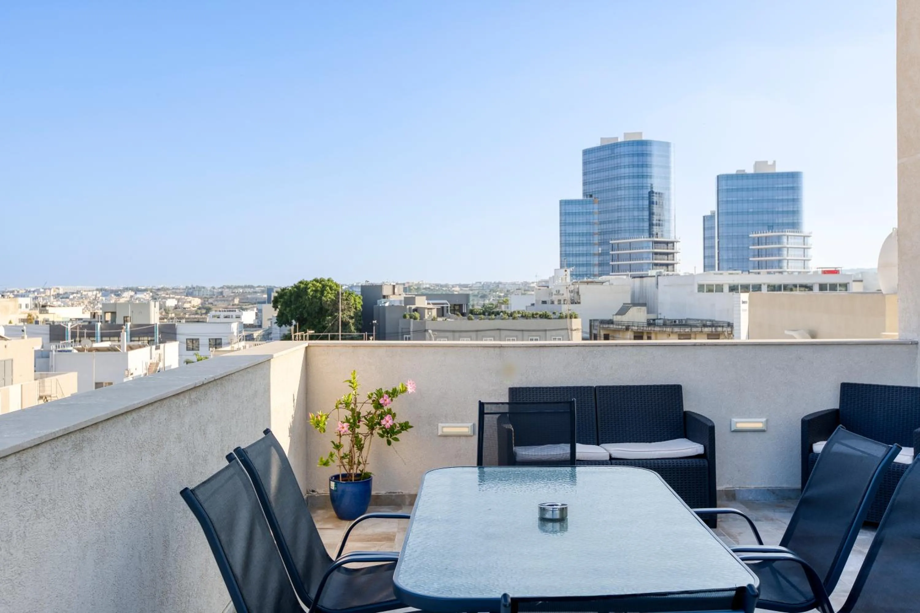 Annitchka Mansions - Penthouse in central Malta