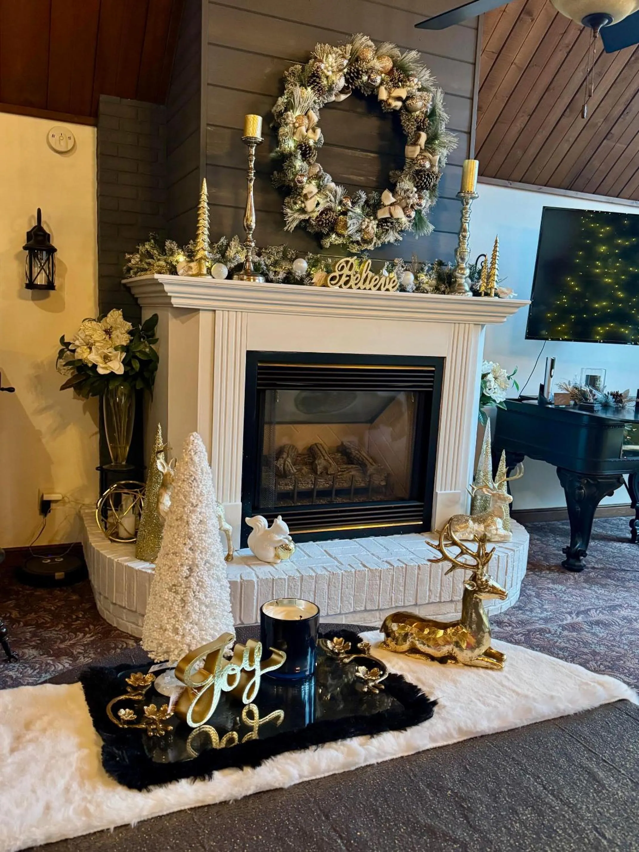 Dining area in Otter Creek Eau Claire Altoona