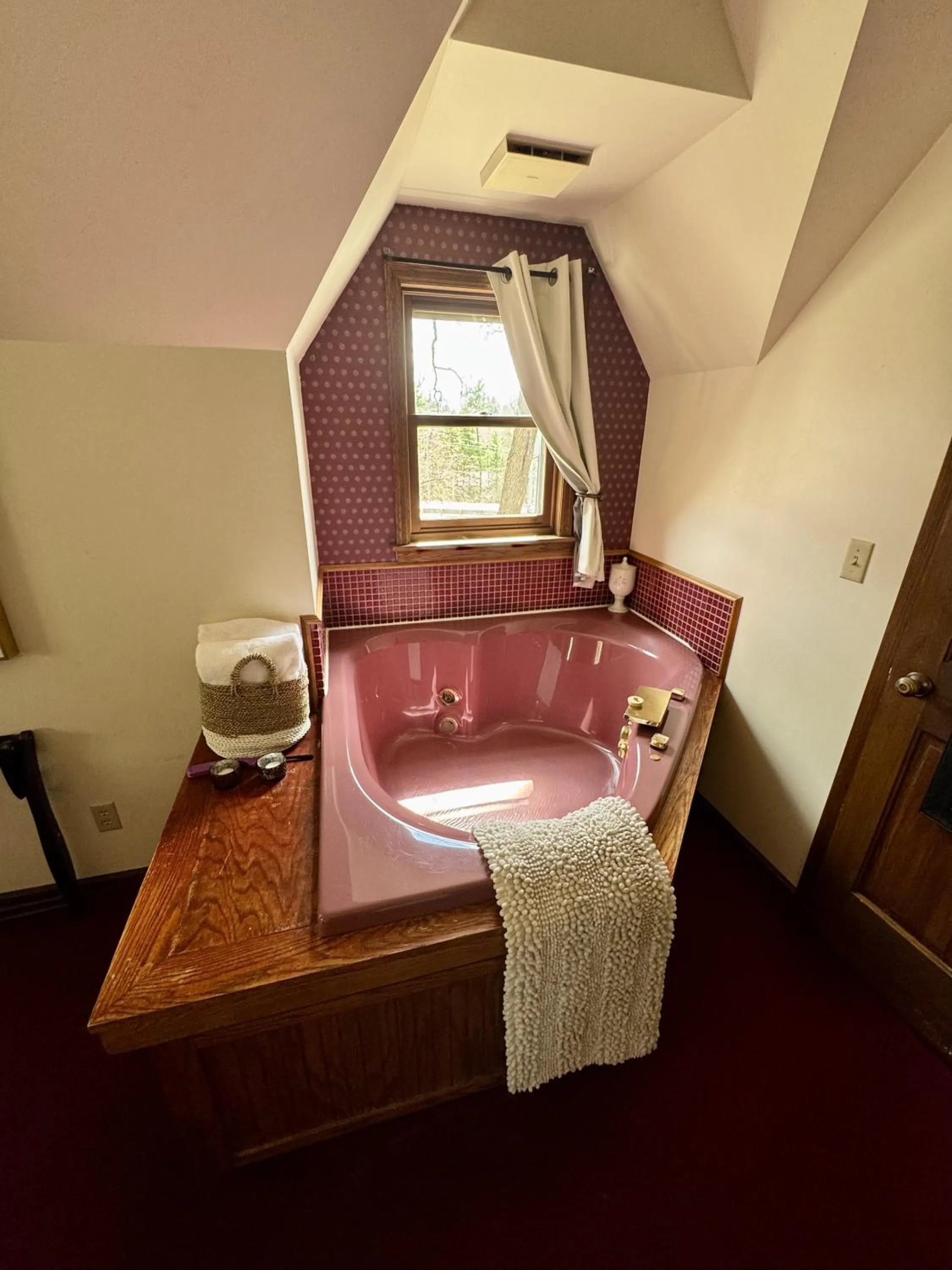 Bath, Bed in Otter Creek Eau Claire Altoona