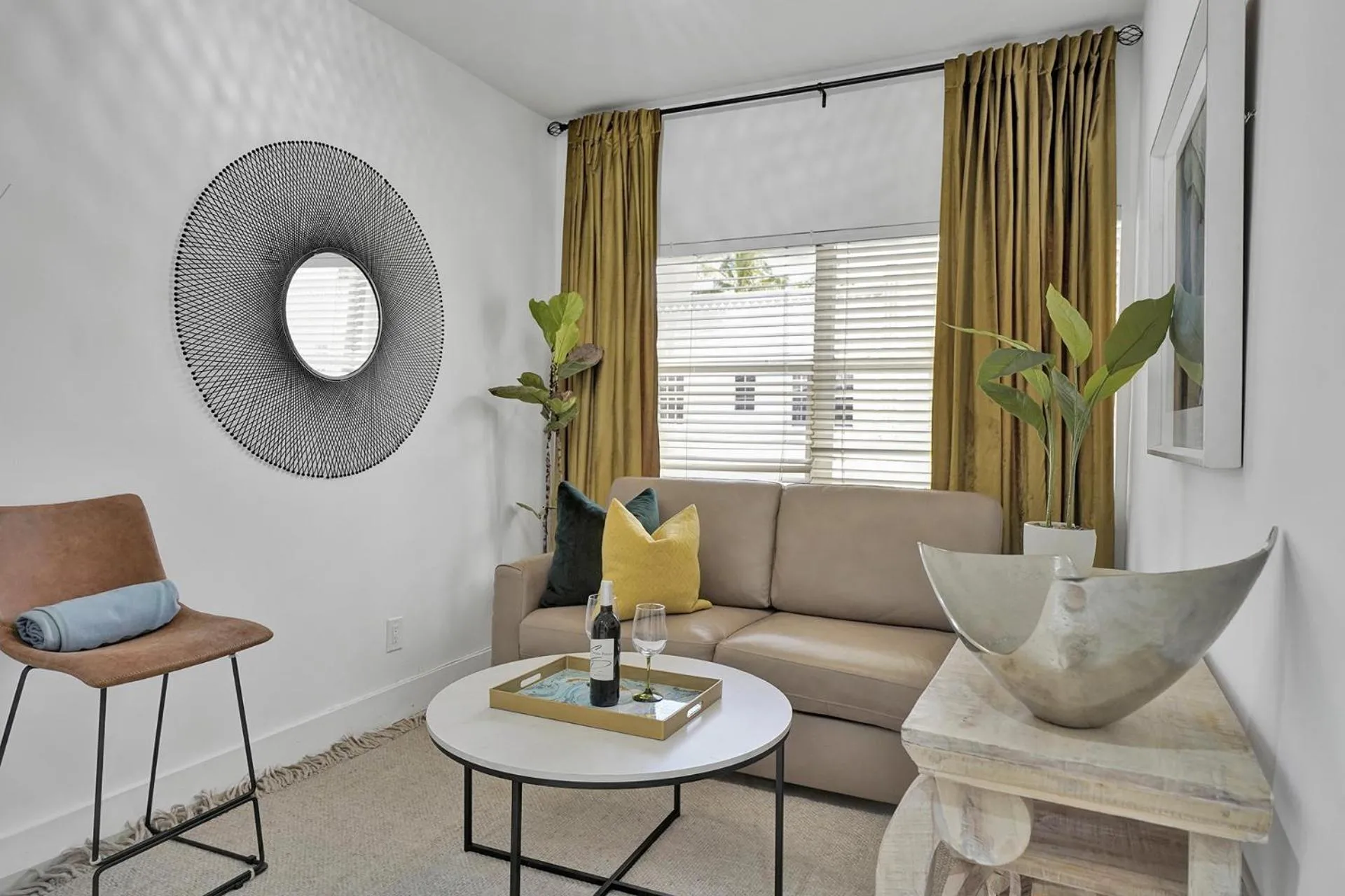 Living room in SOBE MONARCH-WALK TO THE BEACH - OCEAN DRIVE GOOD TIME HOTEL AND ANGLER HOTEL ACROSS THE STREET