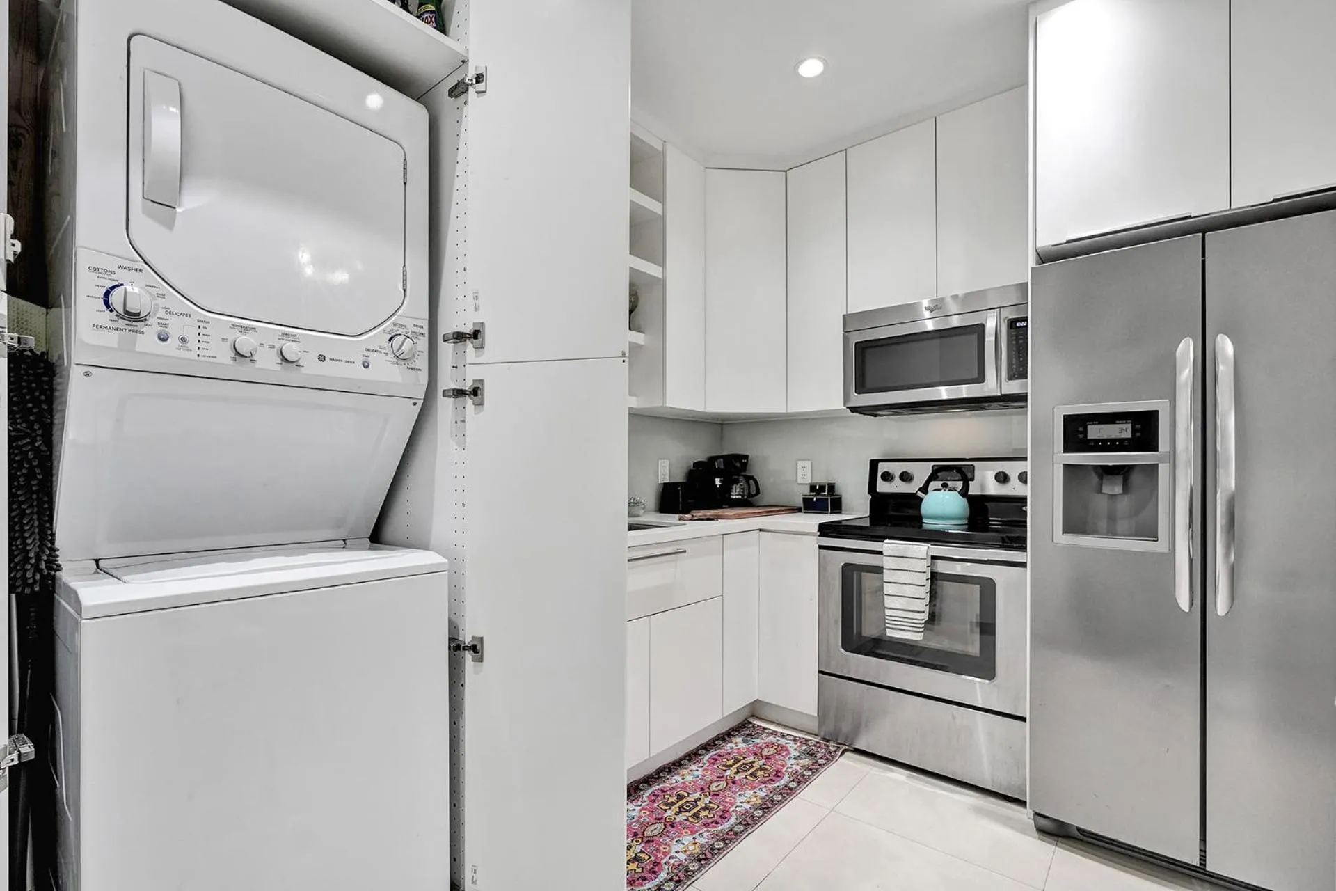 Kitchen or kitchenette in SOBE MONARCH-WALK TO THE BEACH - OCEAN DRIVE GOOD TIME HOTEL AND ANGLER HOTEL ACROSS THE STREET