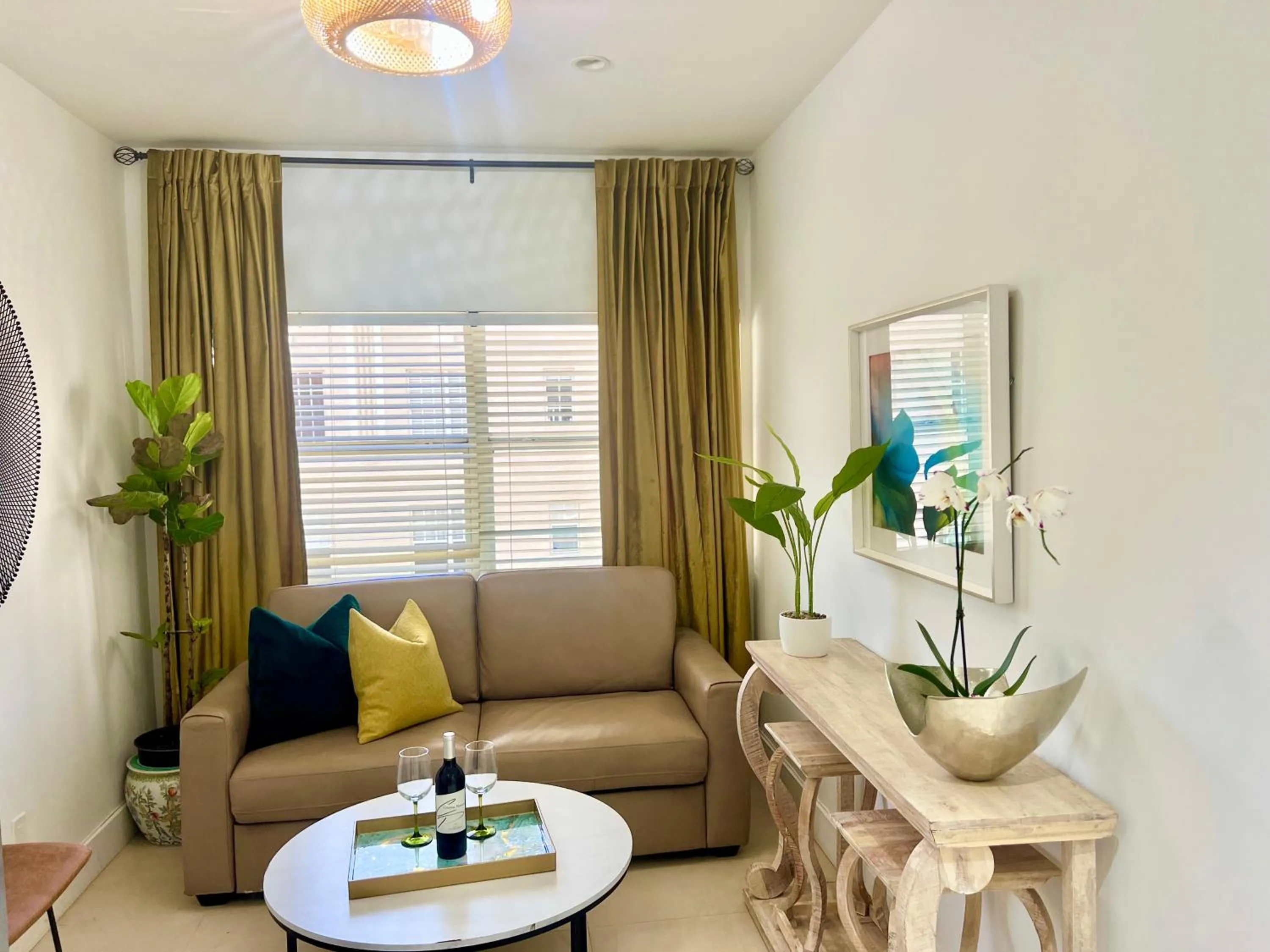 Living room in SOBE MONARCH-WALK TO THE BEACH - OCEAN DRIVE GOOD TIME HOTEL AND ANGLER HOTEL ACROSS THE STREET
