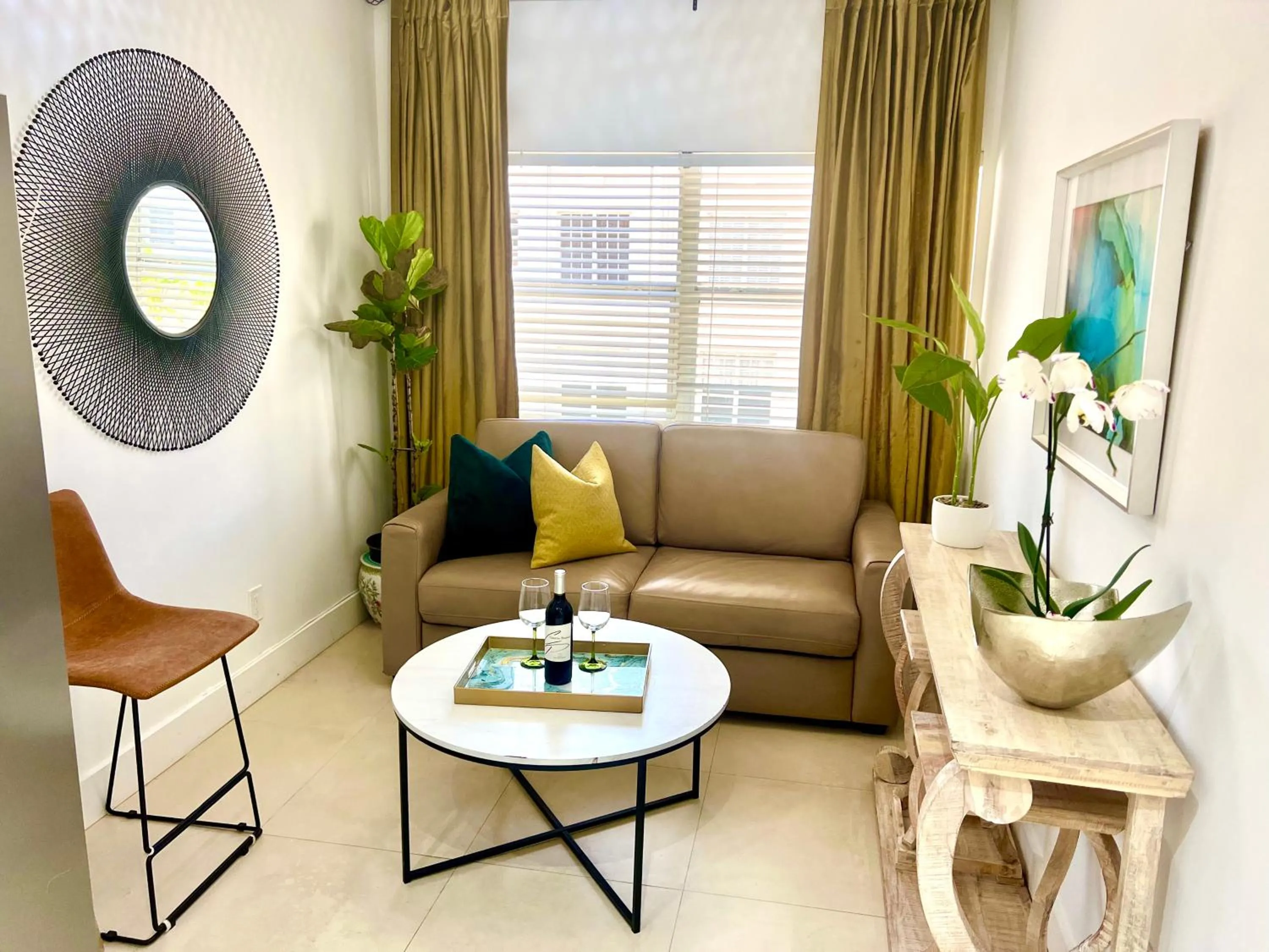 Living room in SOBE MONARCH-WALK TO THE BEACH - OCEAN DRIVE GOOD TIME HOTEL AND ANGLER HOTEL ACROSS THE STREET