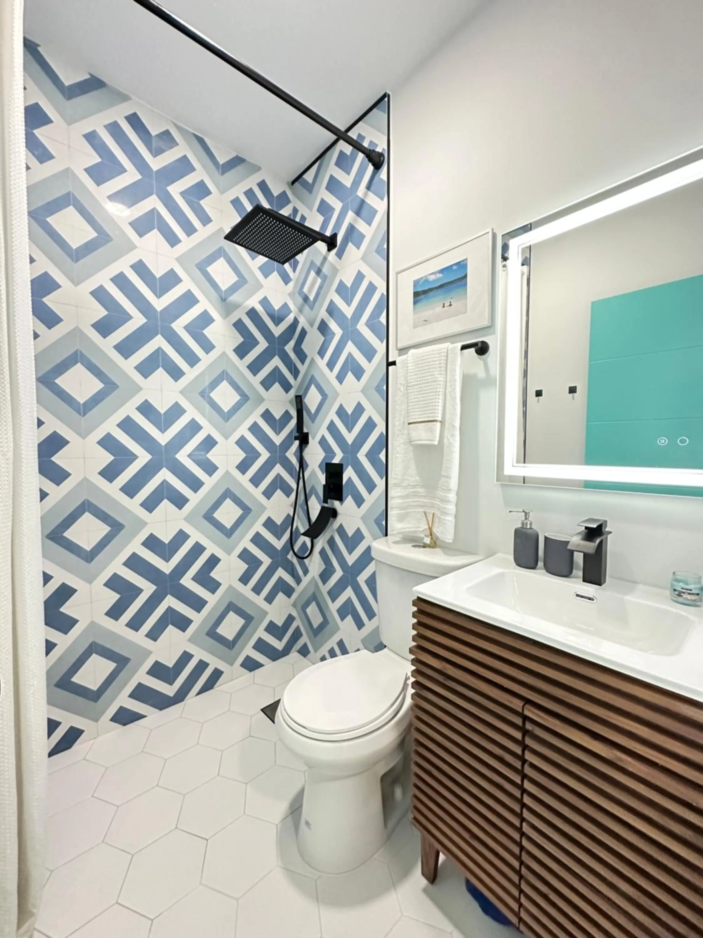 Shower in SOBE MONARCH-WALK TO THE BEACH - OCEAN DRIVE GOOD TIME HOTEL AND ANGLER HOTEL ACROSS THE STREET