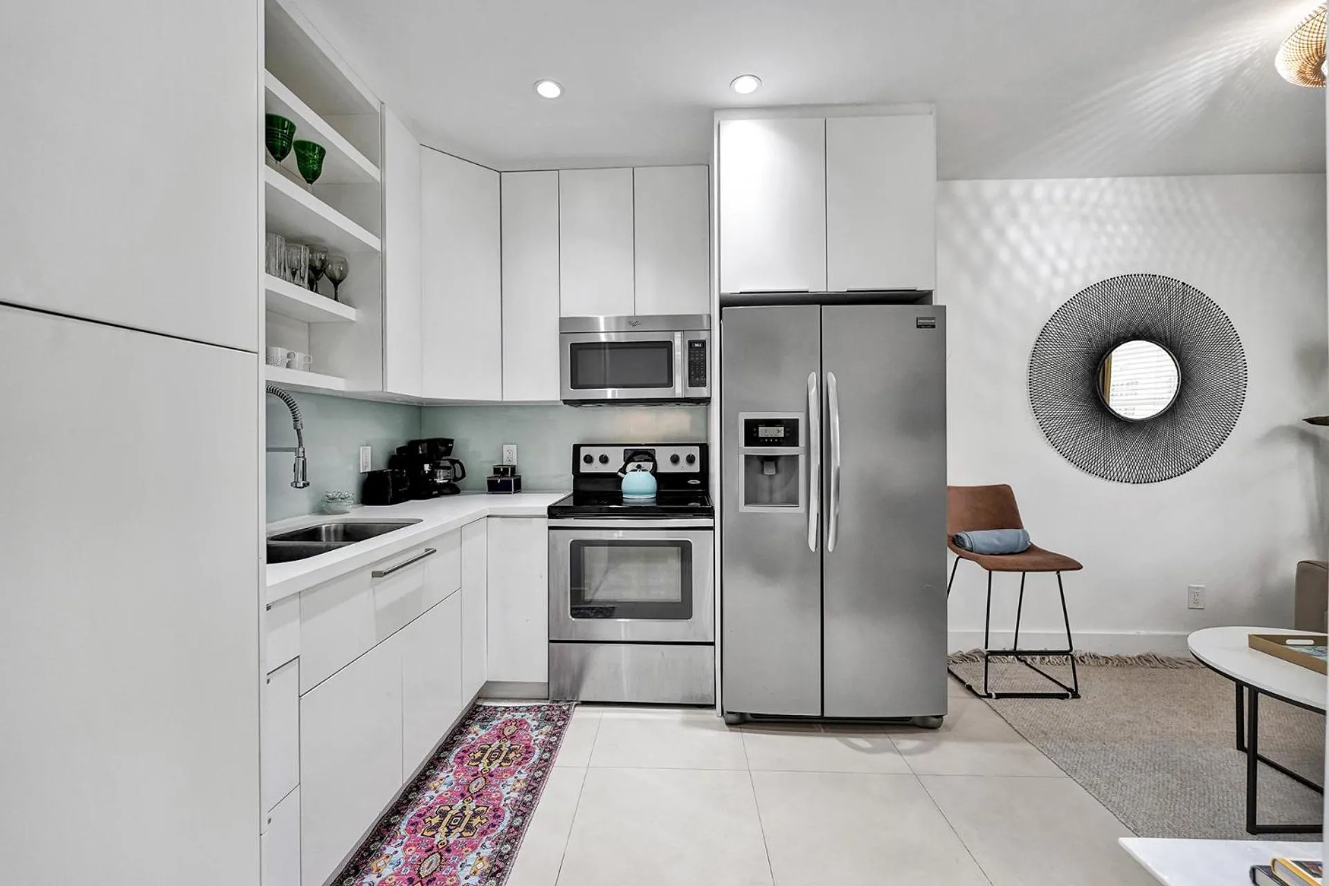 Kitchen or kitchenette in SOBE MONARCH-WALK TO THE BEACH - OCEAN DRIVE GOOD TIME HOTEL AND ANGLER HOTEL ACROSS THE STREET