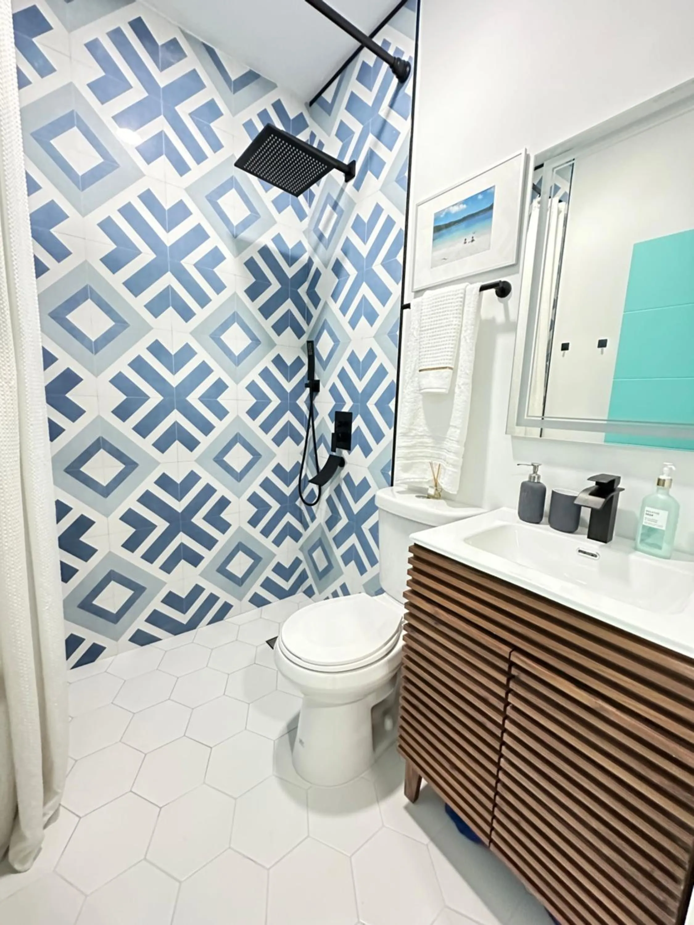 Shower in SOBE MONARCH-WALK TO THE BEACH - OCEAN DRIVE GOOD TIME HOTEL AND ANGLER HOTEL ACROSS THE STREET