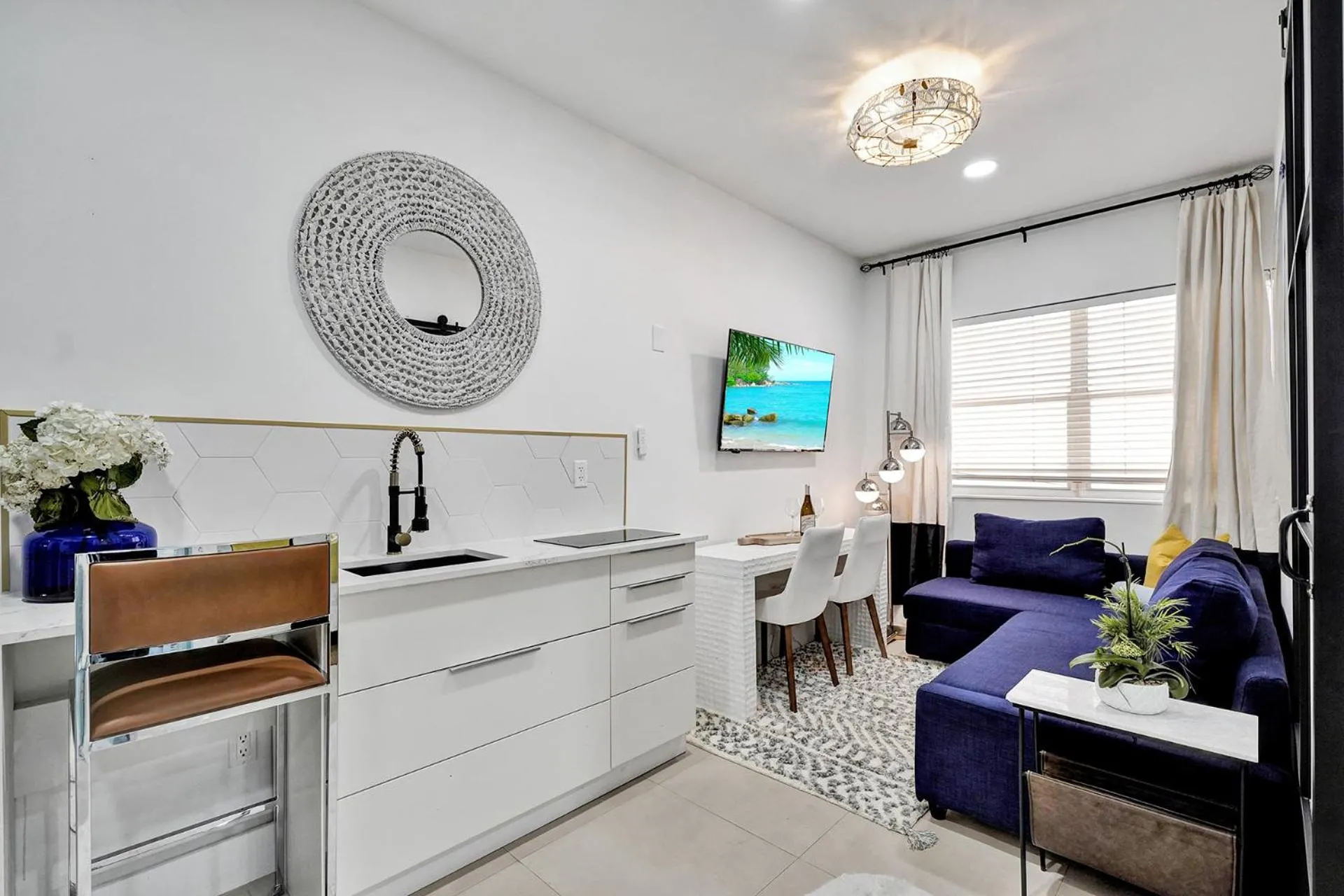 TV and multimedia in SOBE MONARCH-WALK TO THE BEACH - OCEAN DRIVE GOOD TIME HOTEL AND ANGLER HOTEL ACROSS THE STREET