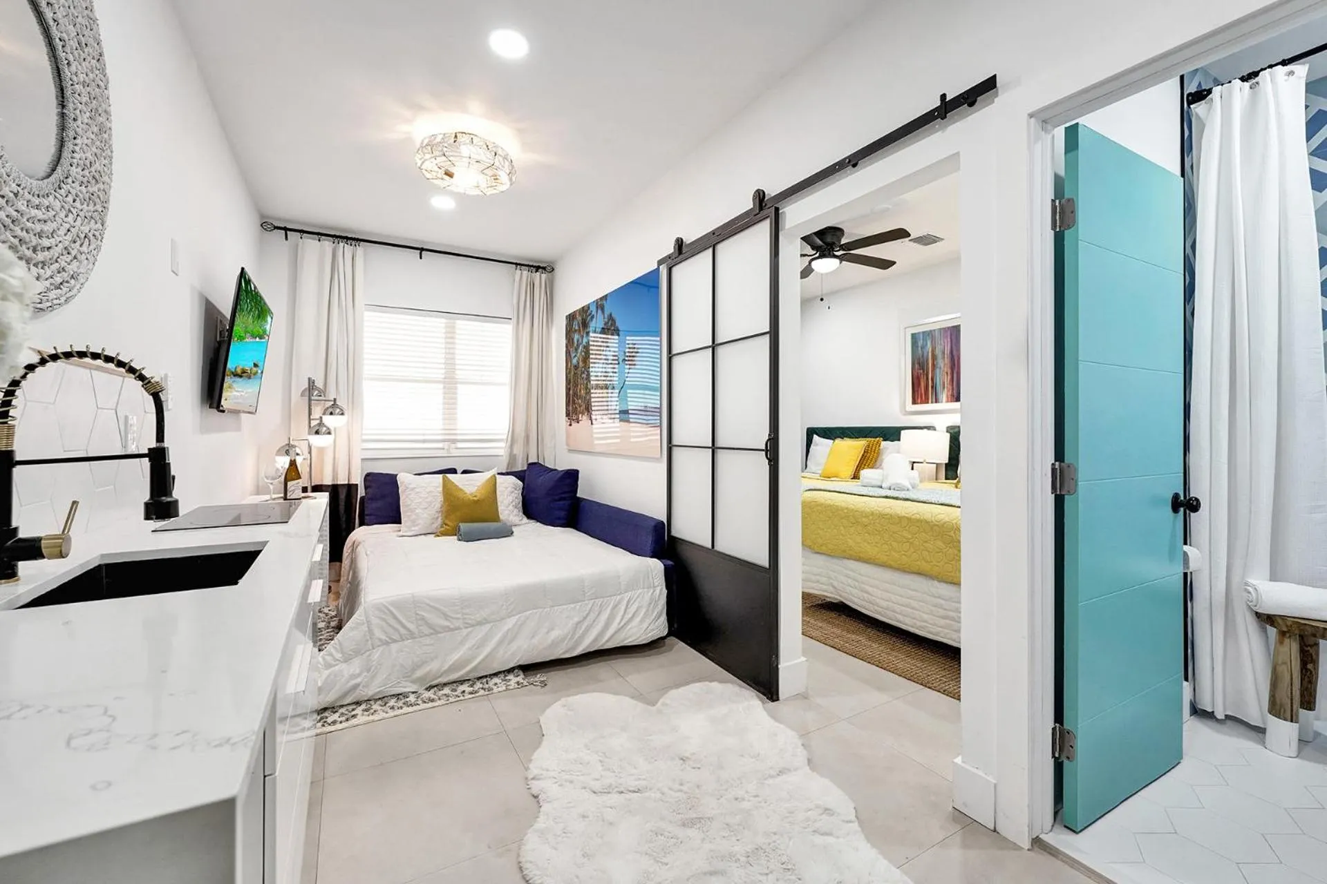 Bed in SOBE MONARCH-WALK TO THE BEACH - OCEAN DRIVE GOOD TIME HOTEL AND ANGLER HOTEL ACROSS THE STREET
