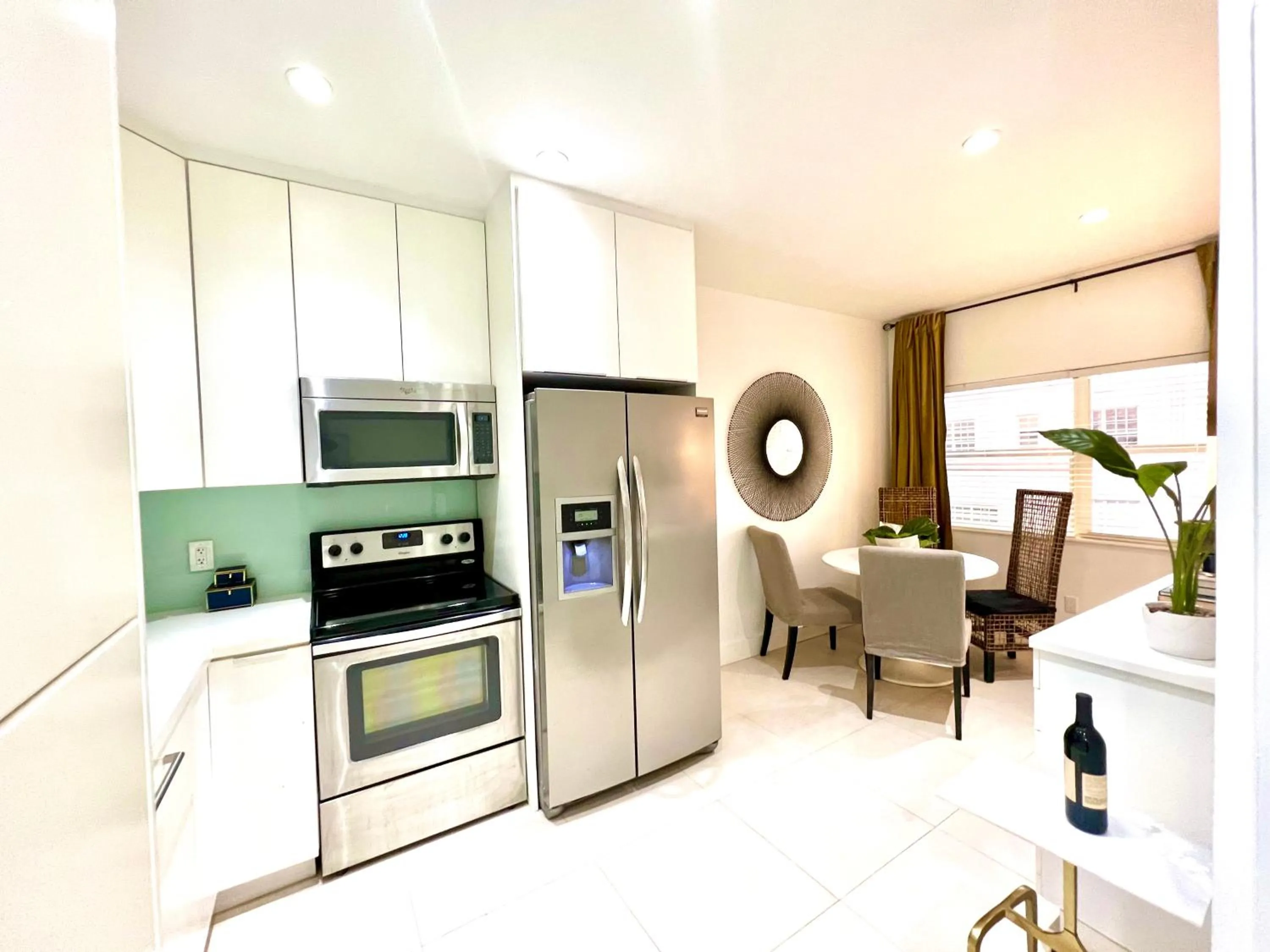 Kitchen or kitchenette in SOBE MONARCH-WALK TO THE BEACH - OCEAN DRIVE GOOD TIME HOTEL AND ANGLER HOTEL ACROSS THE STREET