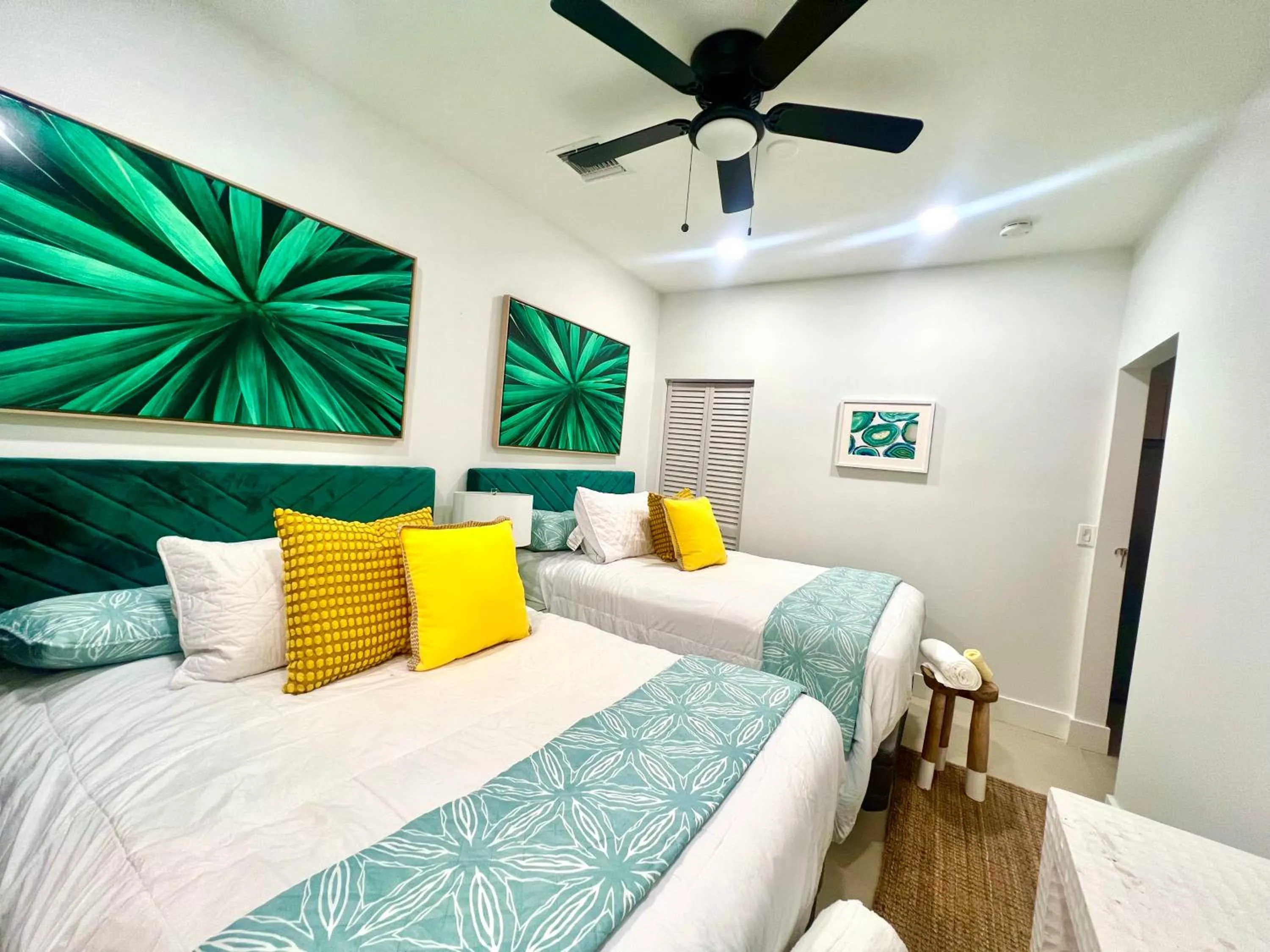 Bed in SOBE MONARCH-WALK TO THE BEACH - OCEAN DRIVE GOOD TIME HOTEL AND ANGLER HOTEL ACROSS THE STREET