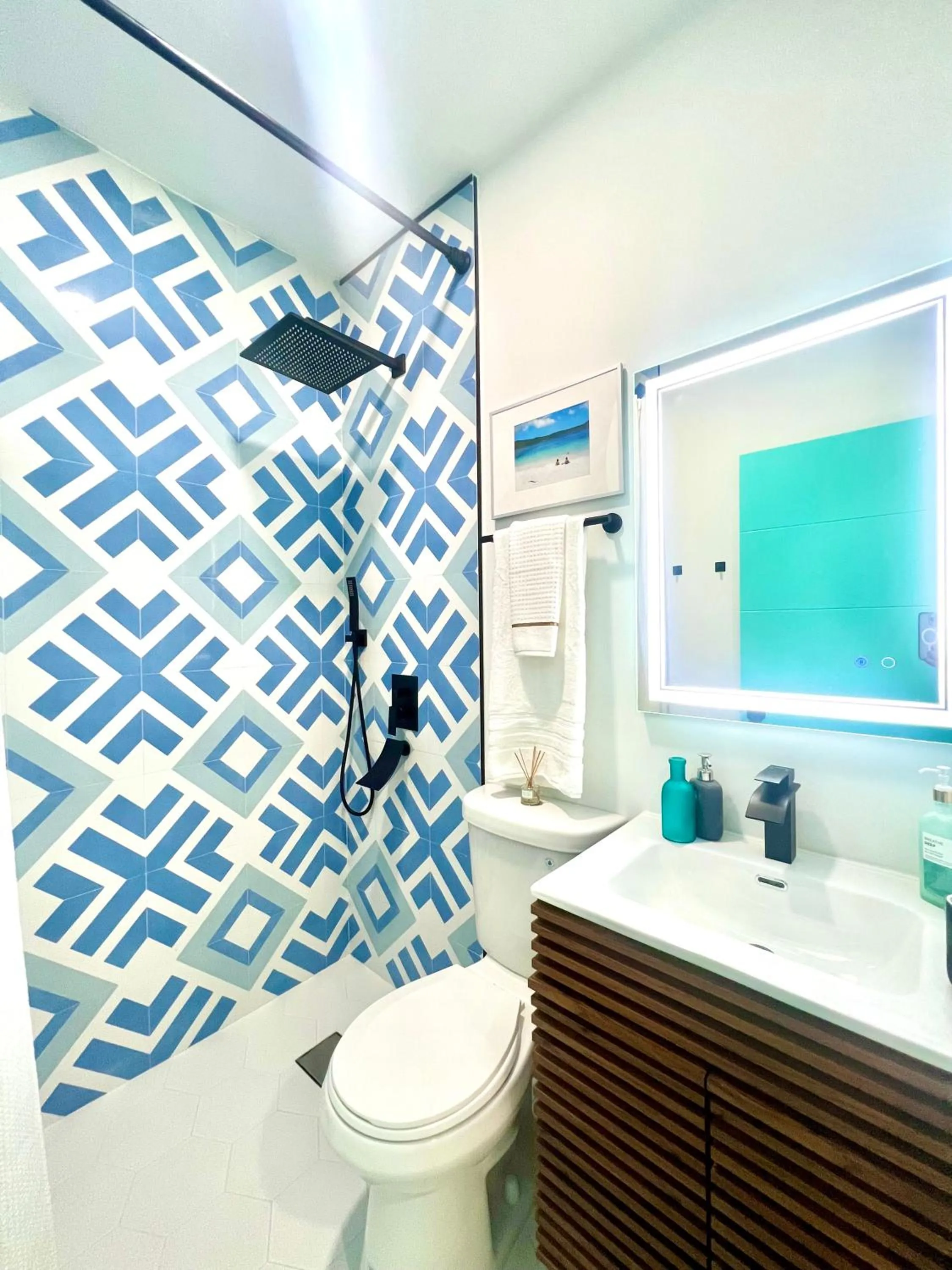 Shower in SOBE MONARCH-WALK TO THE BEACH - OCEAN DRIVE GOOD TIME HOTEL AND ANGLER HOTEL ACROSS THE STREET