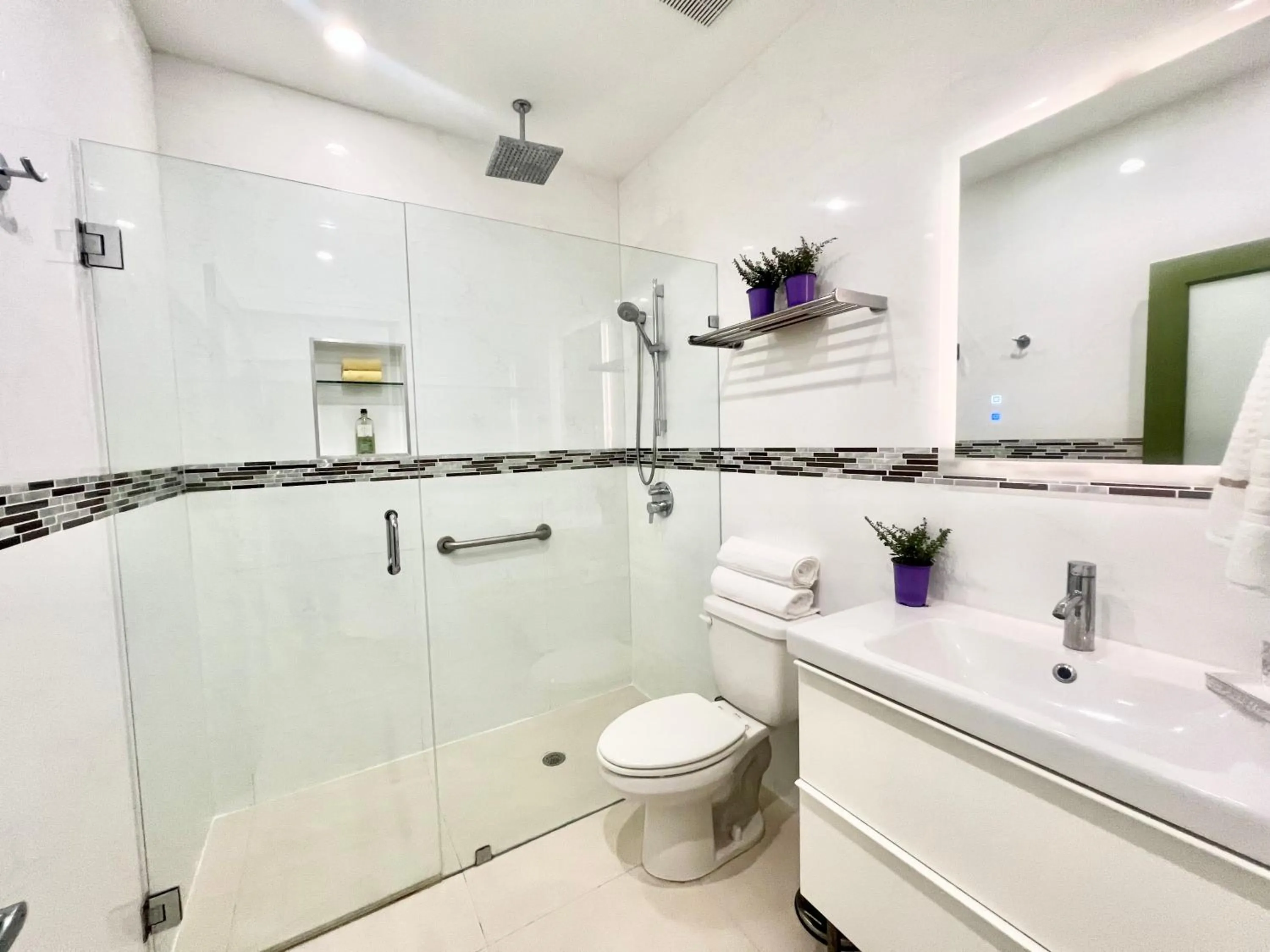 Shower in SOBE MONARCH-WALK TO THE BEACH - OCEAN DRIVE GOOD TIME HOTEL AND ANGLER HOTEL ACROSS THE STREET