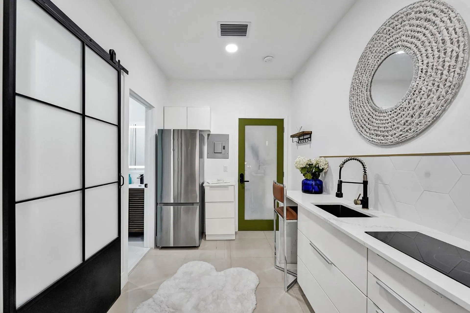 Kitchen or kitchenette in SOBE MONARCH-WALK TO THE BEACH - OCEAN DRIVE GOOD TIME HOTEL AND ANGLER HOTEL ACROSS THE STREET