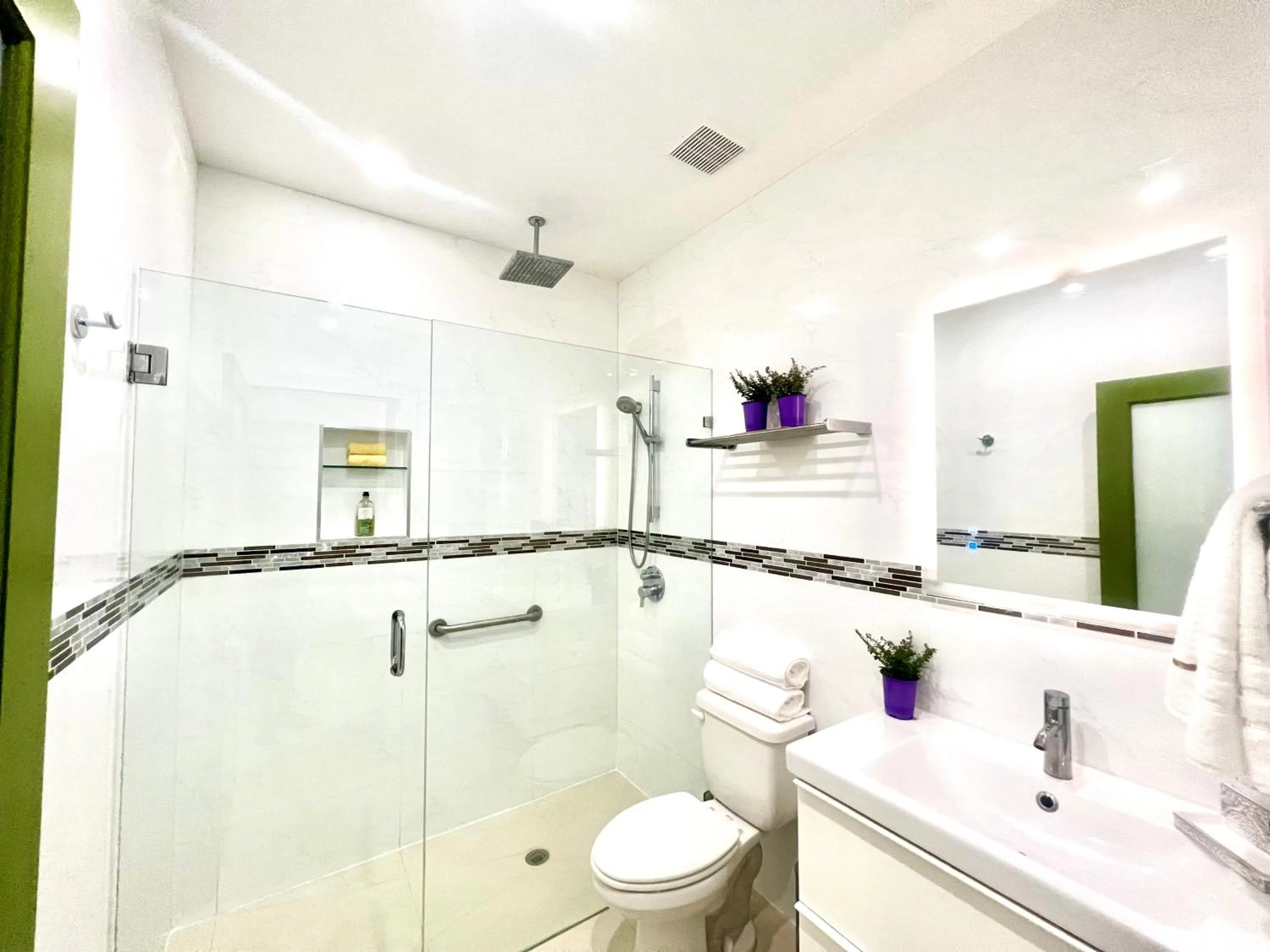 Shower in SOBE MONARCH-WALK TO THE BEACH - OCEAN DRIVE GOOD TIME HOTEL AND ANGLER HOTEL ACROSS THE STREET
