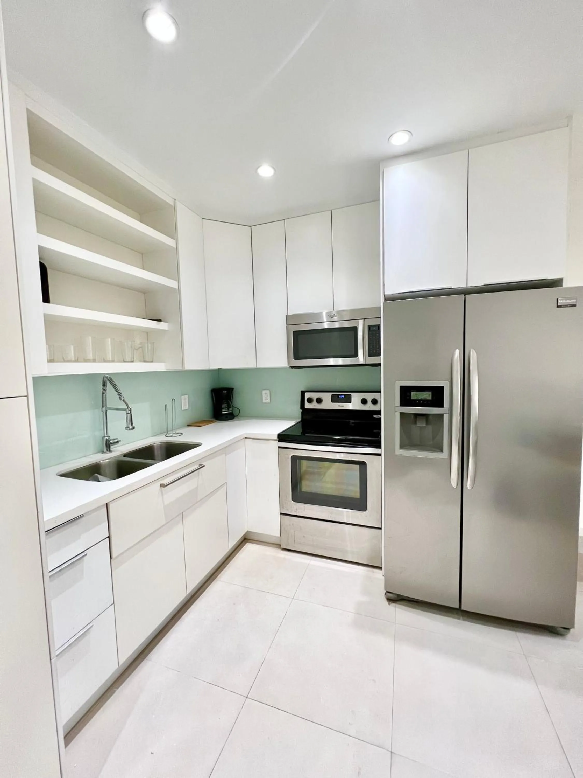 Kitchen or kitchenette in SOBE MONARCH-WALK TO THE BEACH - OCEAN DRIVE GOOD TIME HOTEL AND ANGLER HOTEL ACROSS THE STREET