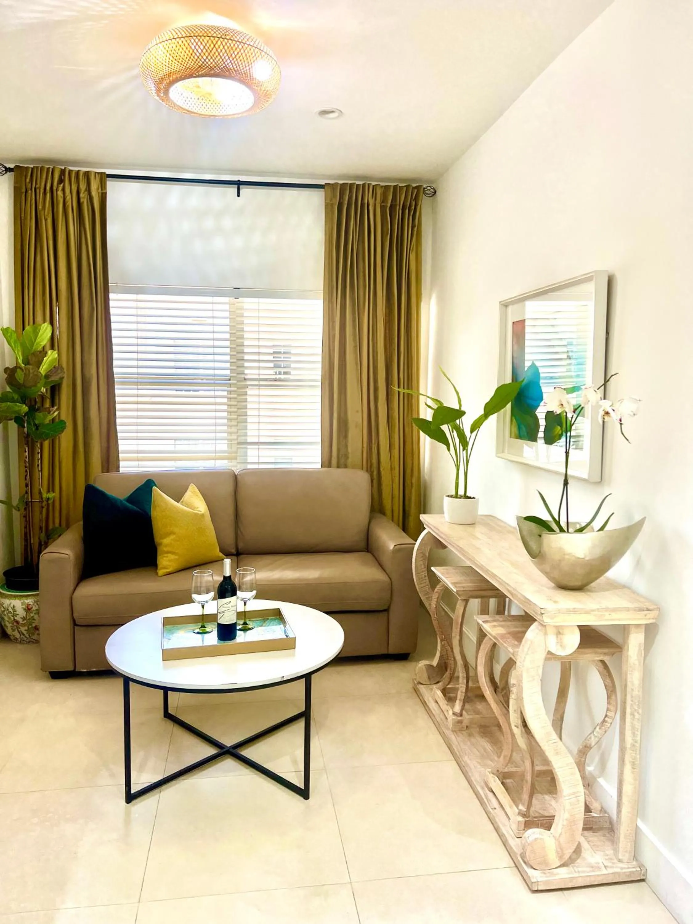 Living room in SOBE MONARCH-WALK TO THE BEACH - OCEAN DRIVE GOOD TIME HOTEL AND ANGLER HOTEL ACROSS THE STREET