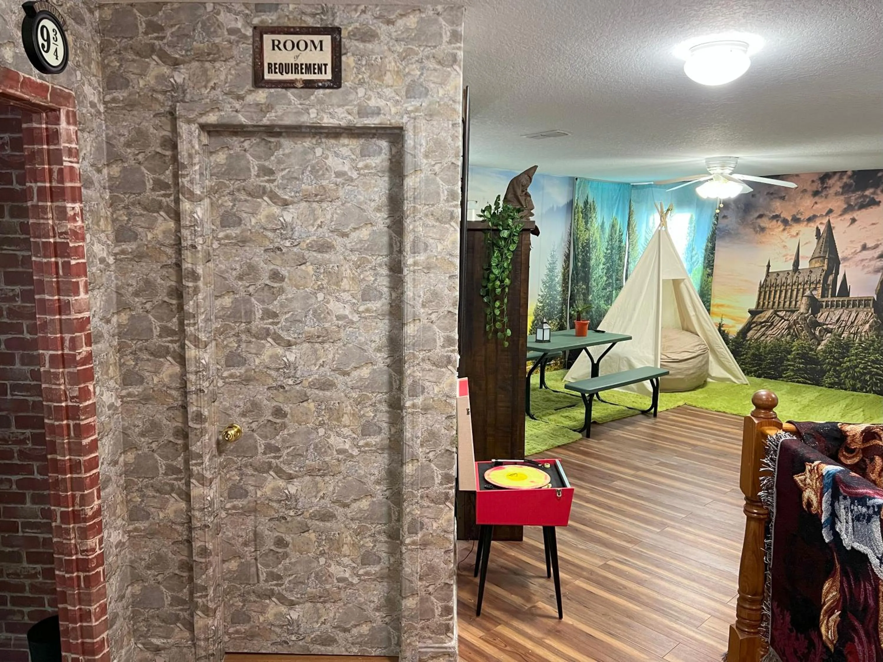 Living room, Bed in Magical Castle Near Theme Parks