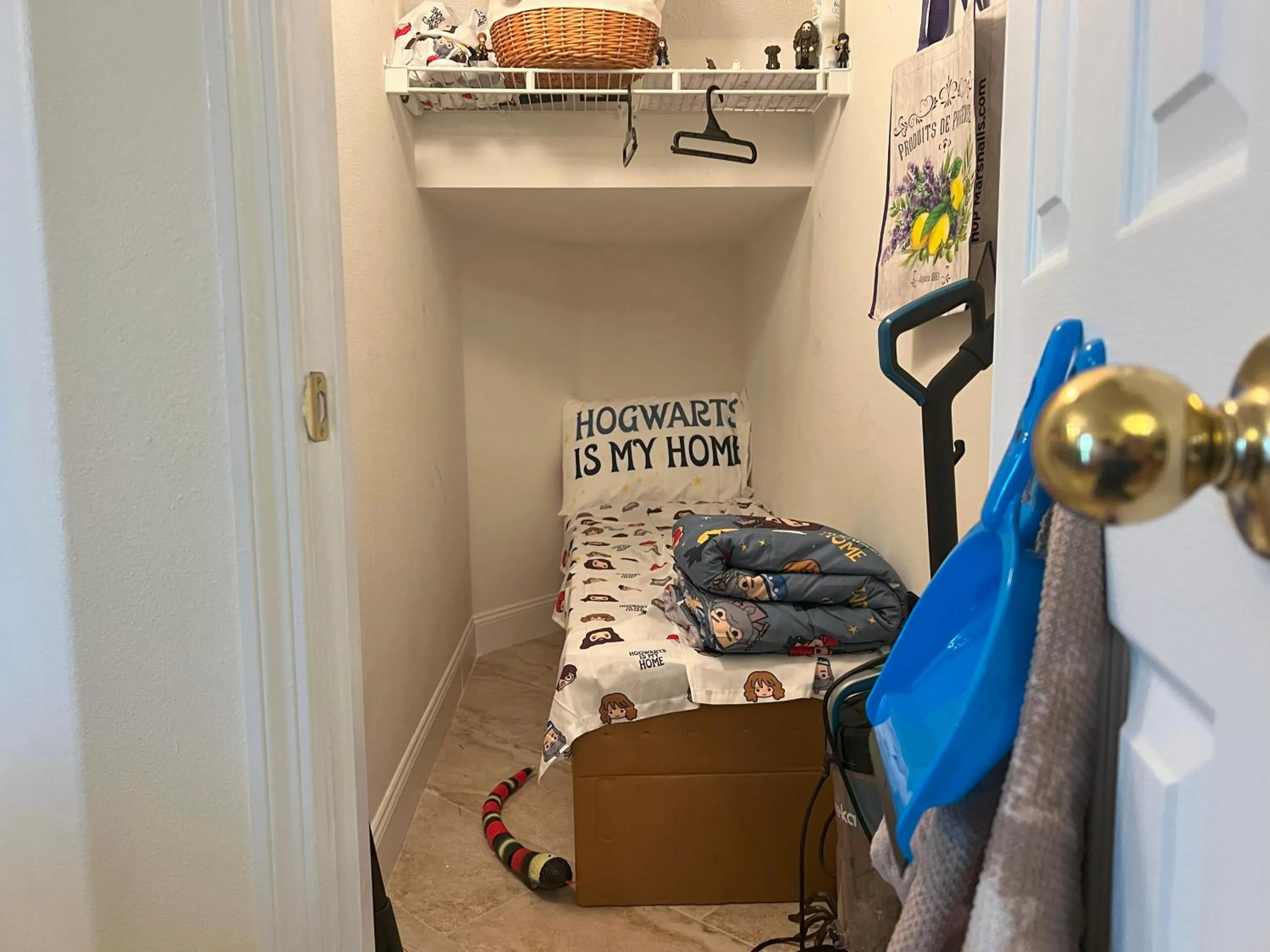 Bed in Magical Castle Near Theme Parks