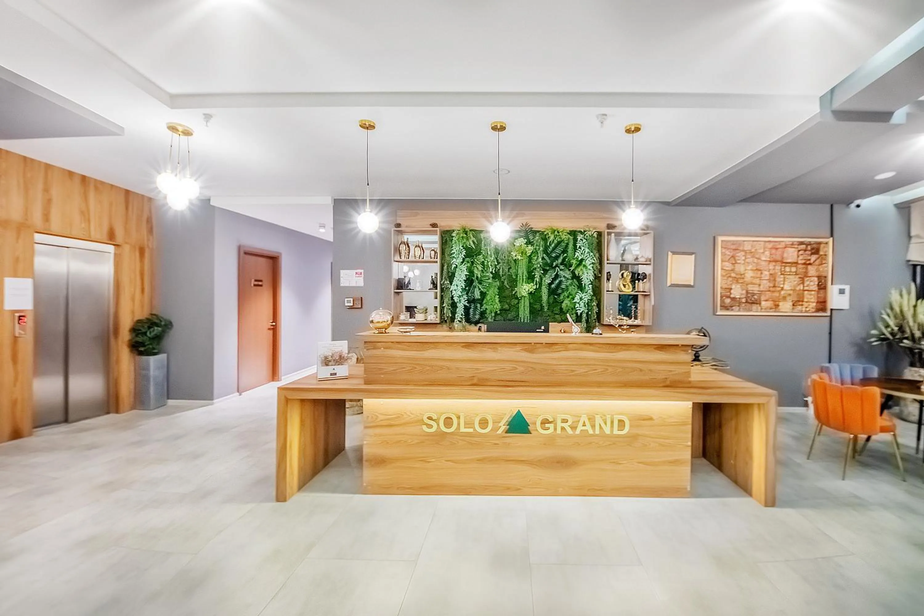 Lobby or reception in Solo Grand Boshuri Hotel Wellness Resort