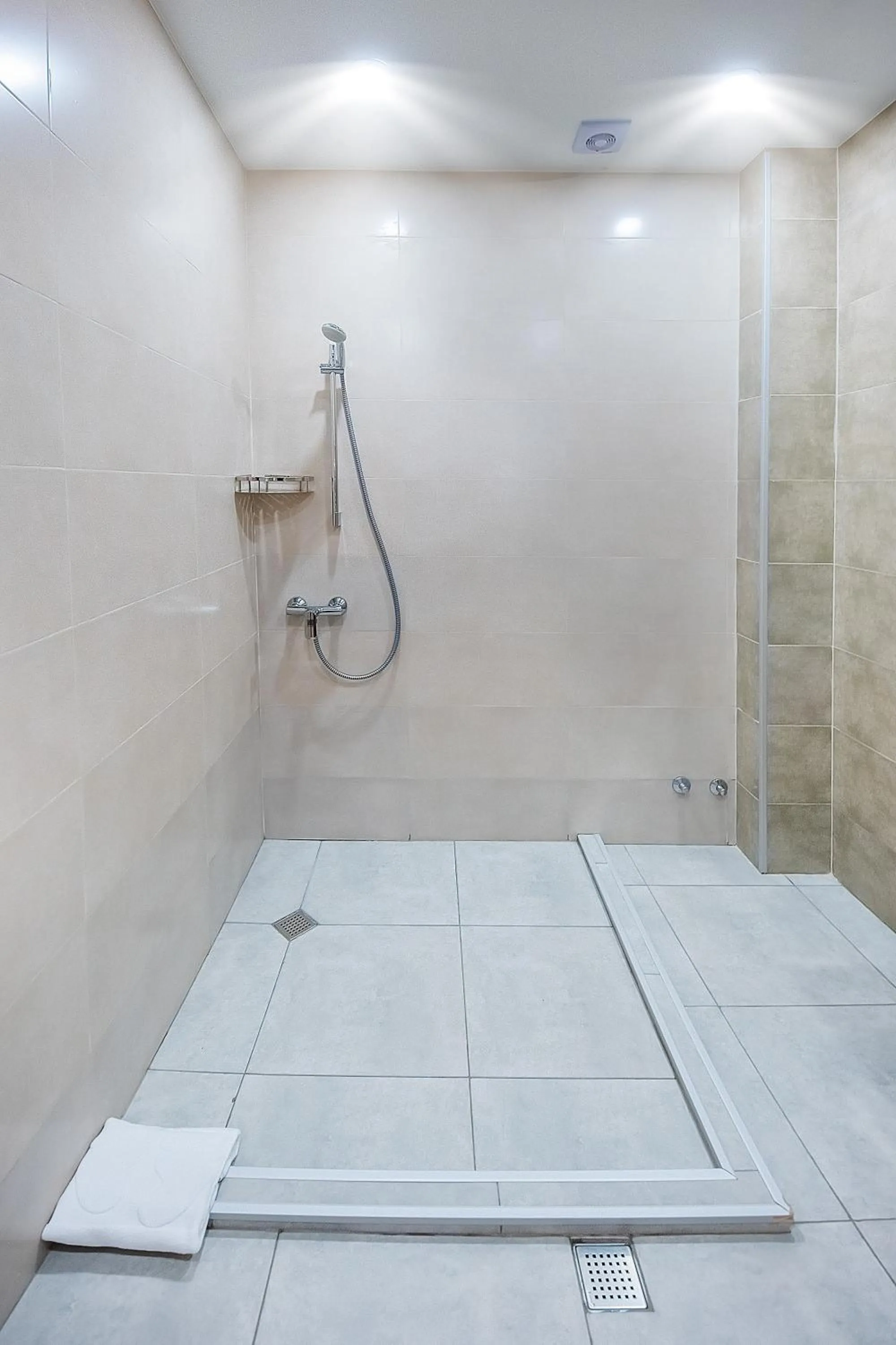 Solo Grand Boshuri Hotel Wellness Resort