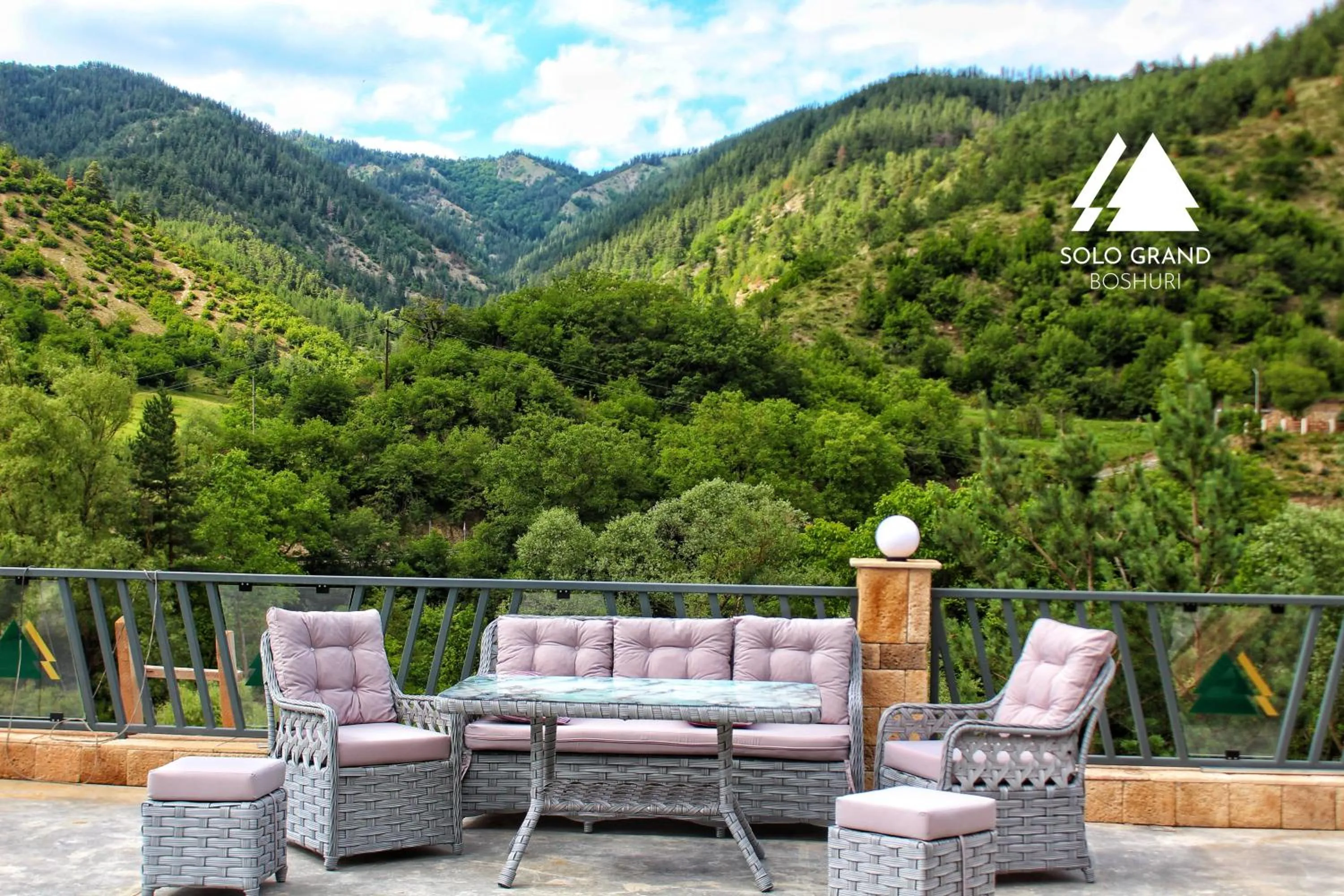 Restaurant/places to eat in Solo Grand Boshuri Hotel Wellness Resort