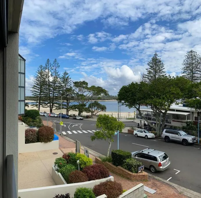 Callie Beach Escape - Beachside View, Family Friendly, Walk Everywhere