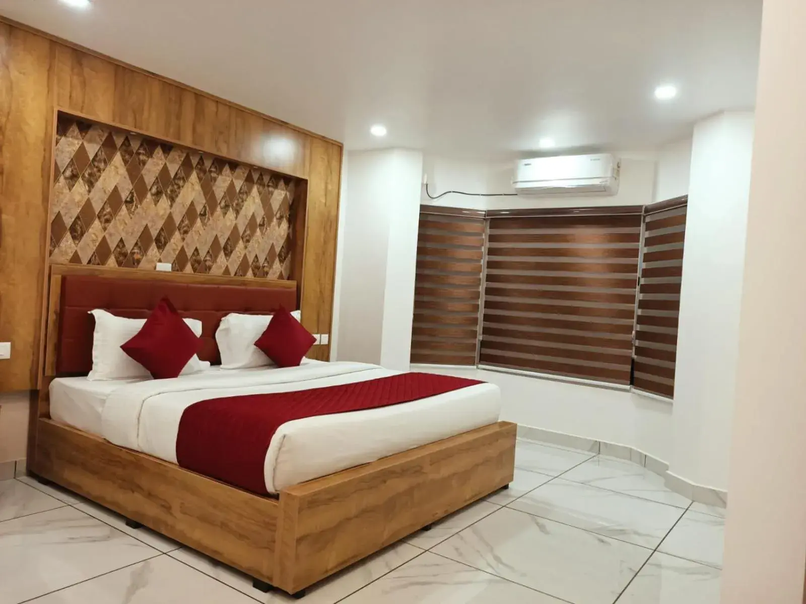 Bed in Mayo Suites Bed in Mayo Suites