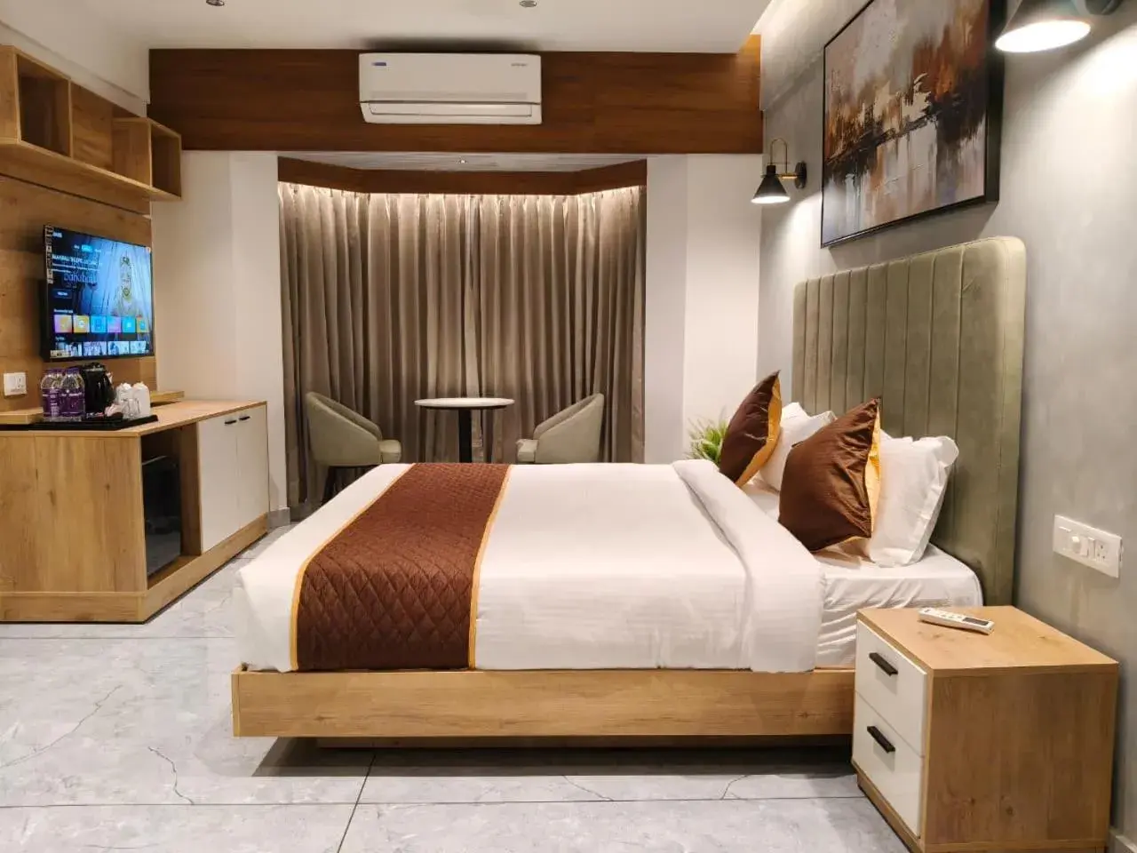 Bedroom, Bed in Mayo Suites Bedroom, Bed in Mayo Suites