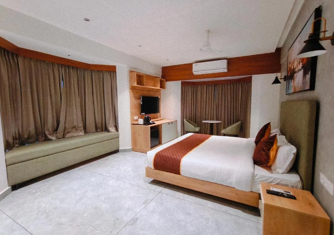 Bedroom, Bed in Mayo Suites