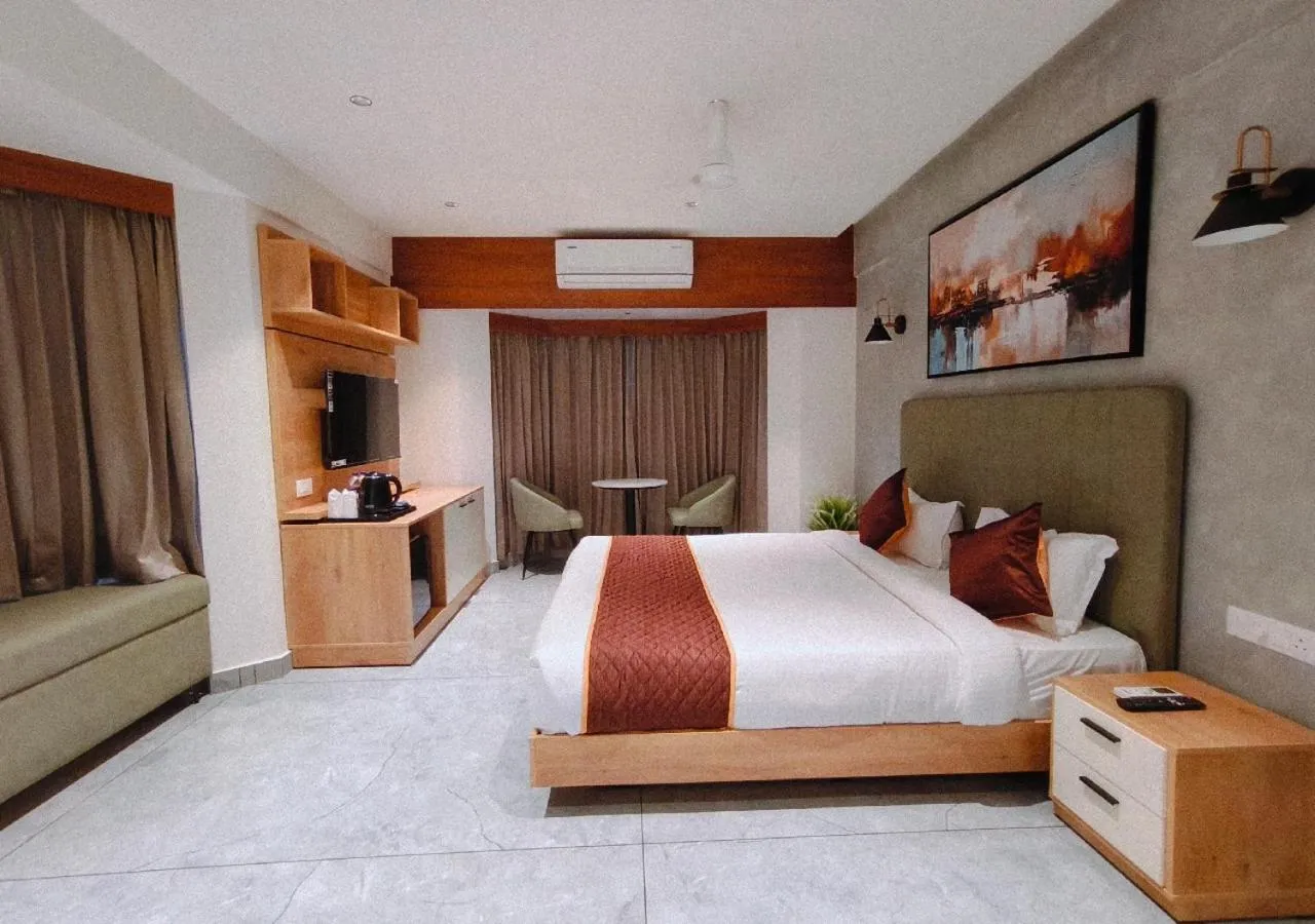 Bedroom, Bed in Mayo Suites