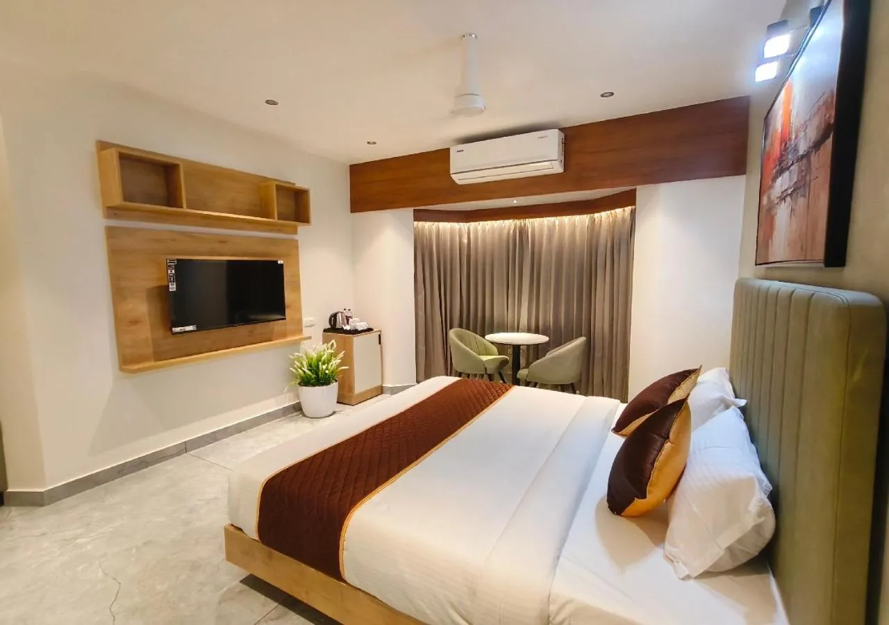 Bedroom, Bed in Mayo Suites