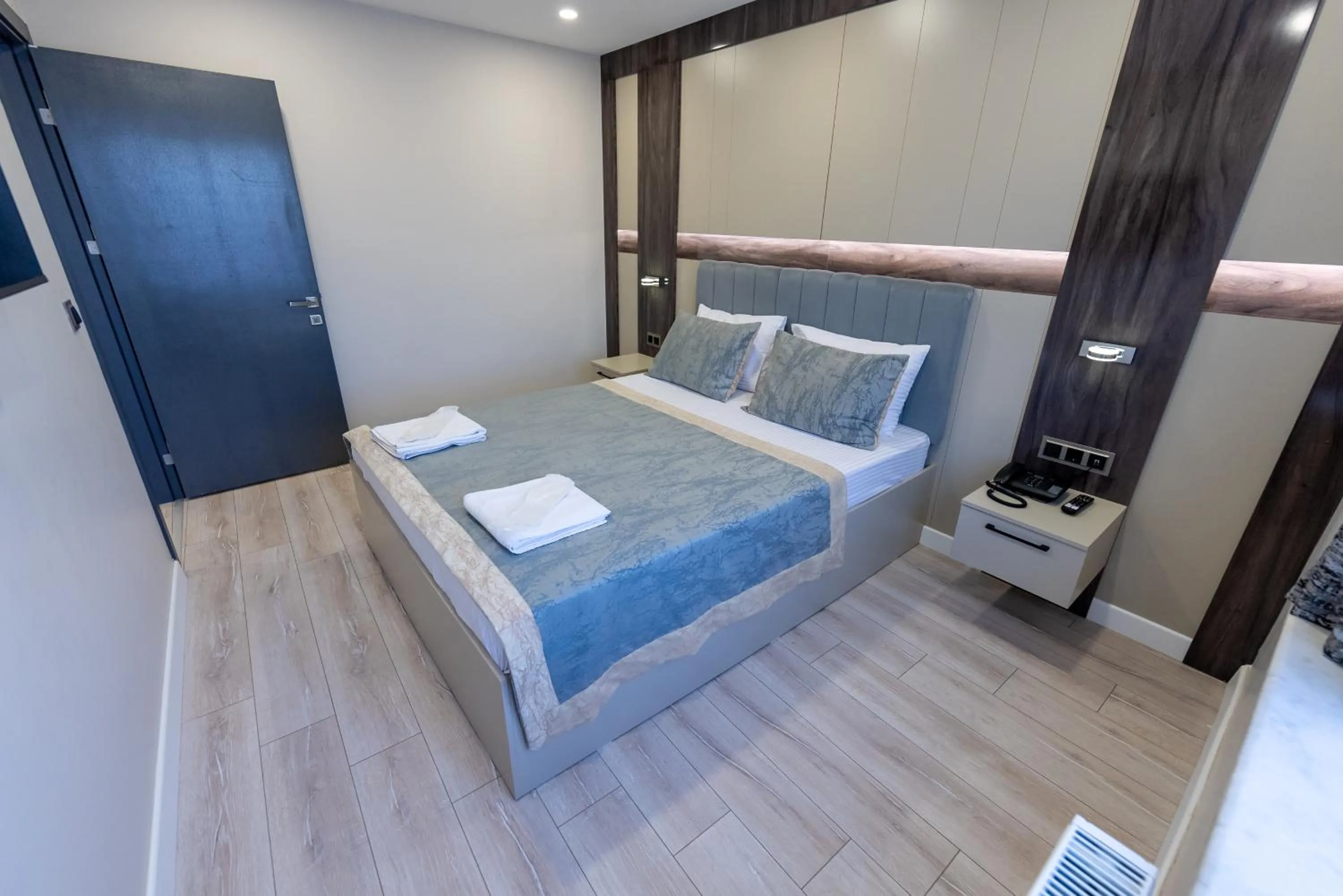 room service, Bed in Meros Hotel