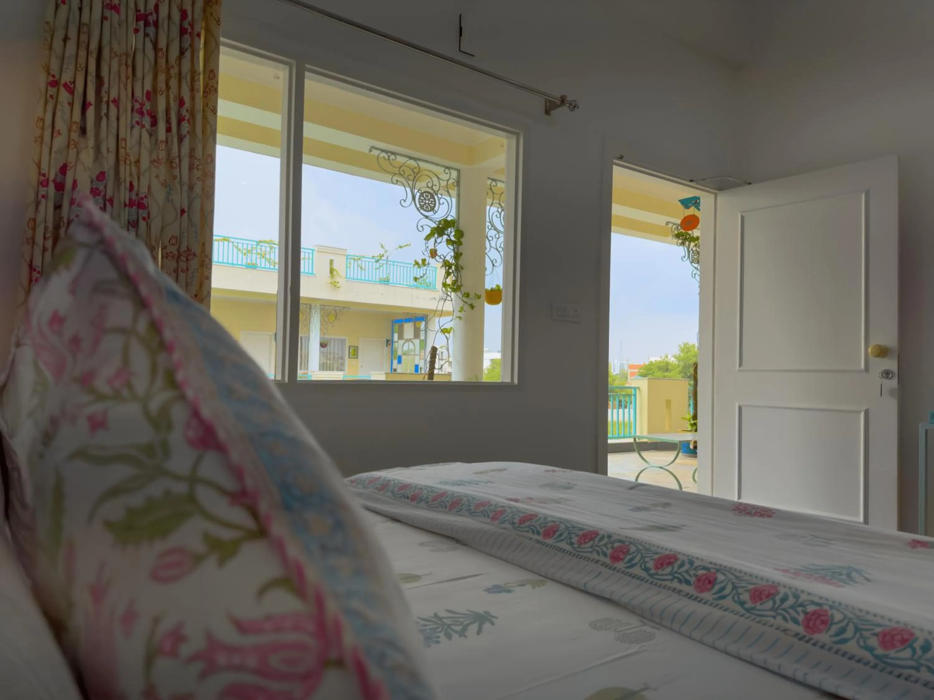 Patio, Bed in Dá Bungalow - A Vacation Abode