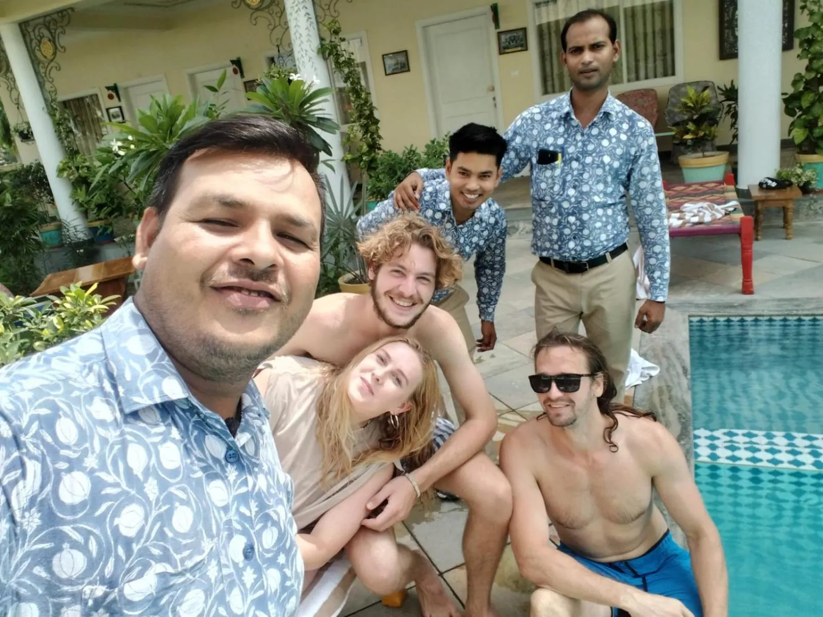 Guests in Dá Bungalow - A Vacation Abode