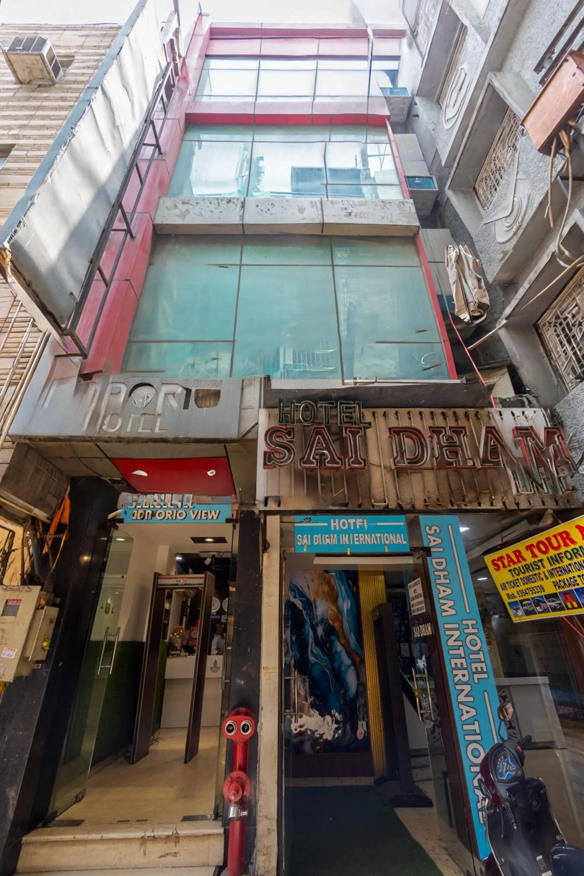 Property building in Hotel Emporio Near New Delhi Railway Station - Paharganj