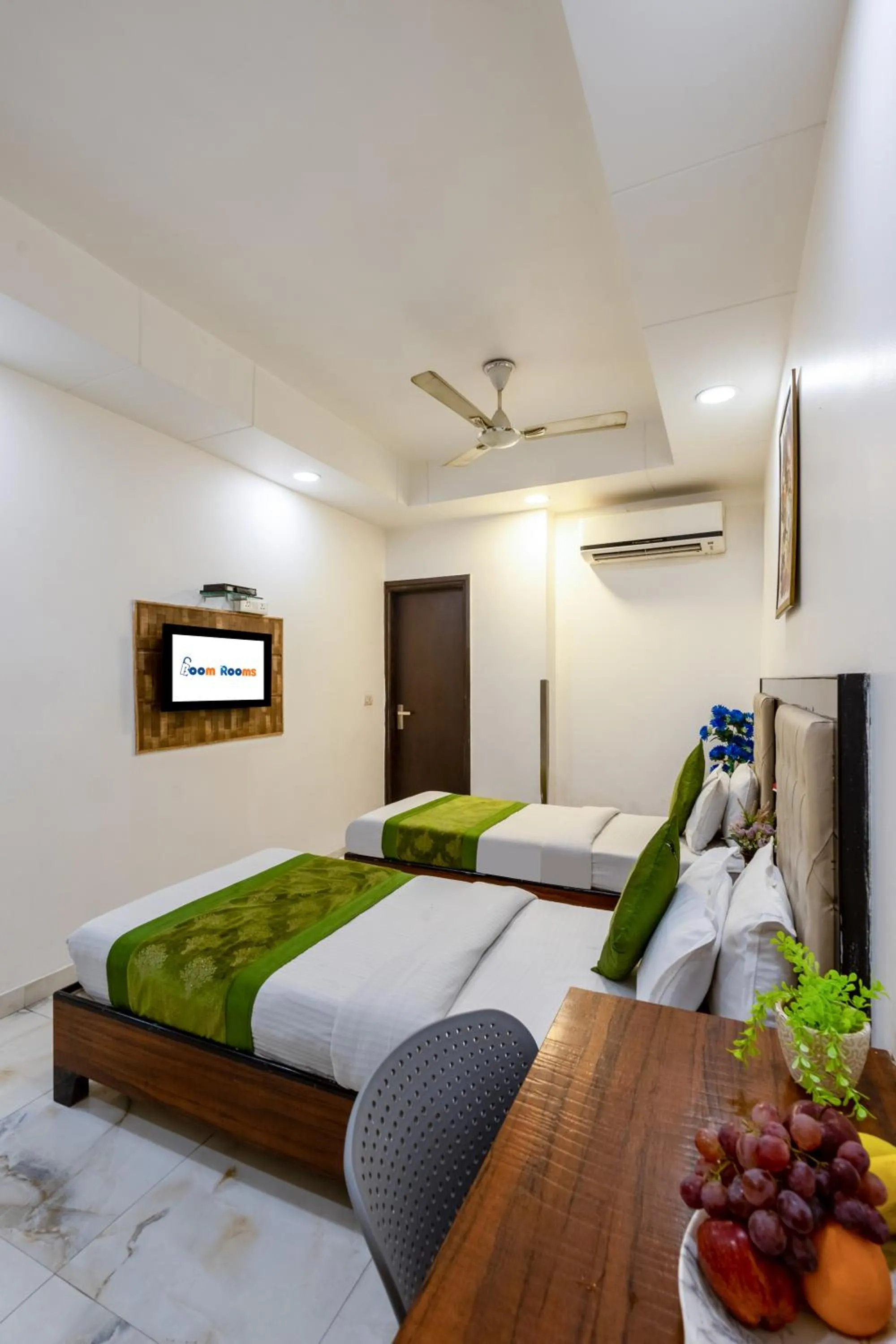 Photo of the whole room, Bed in Hotel Emporio Near New Delhi Railway Station - Paharganj